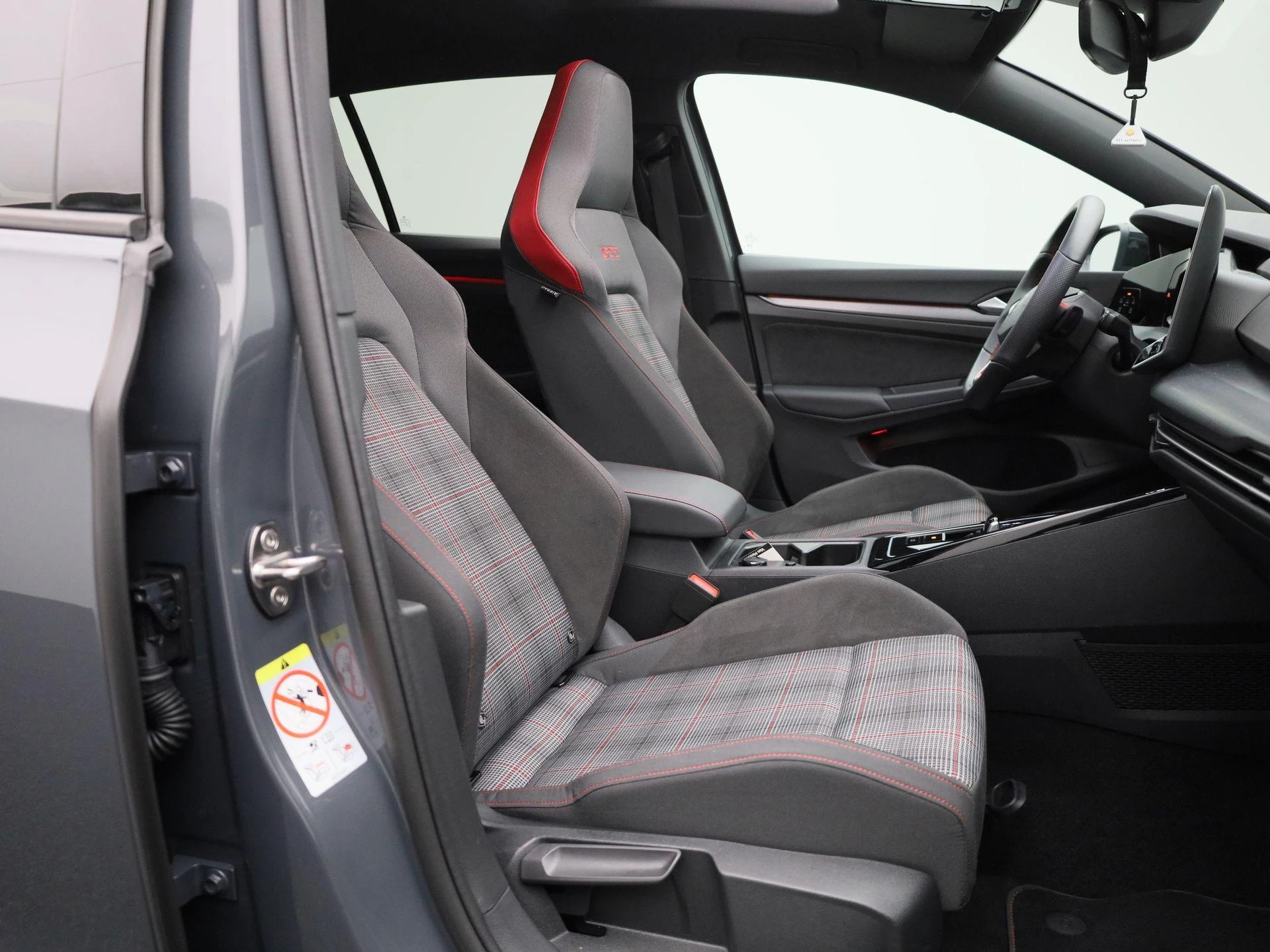 Volkswagen-Golf-image-37