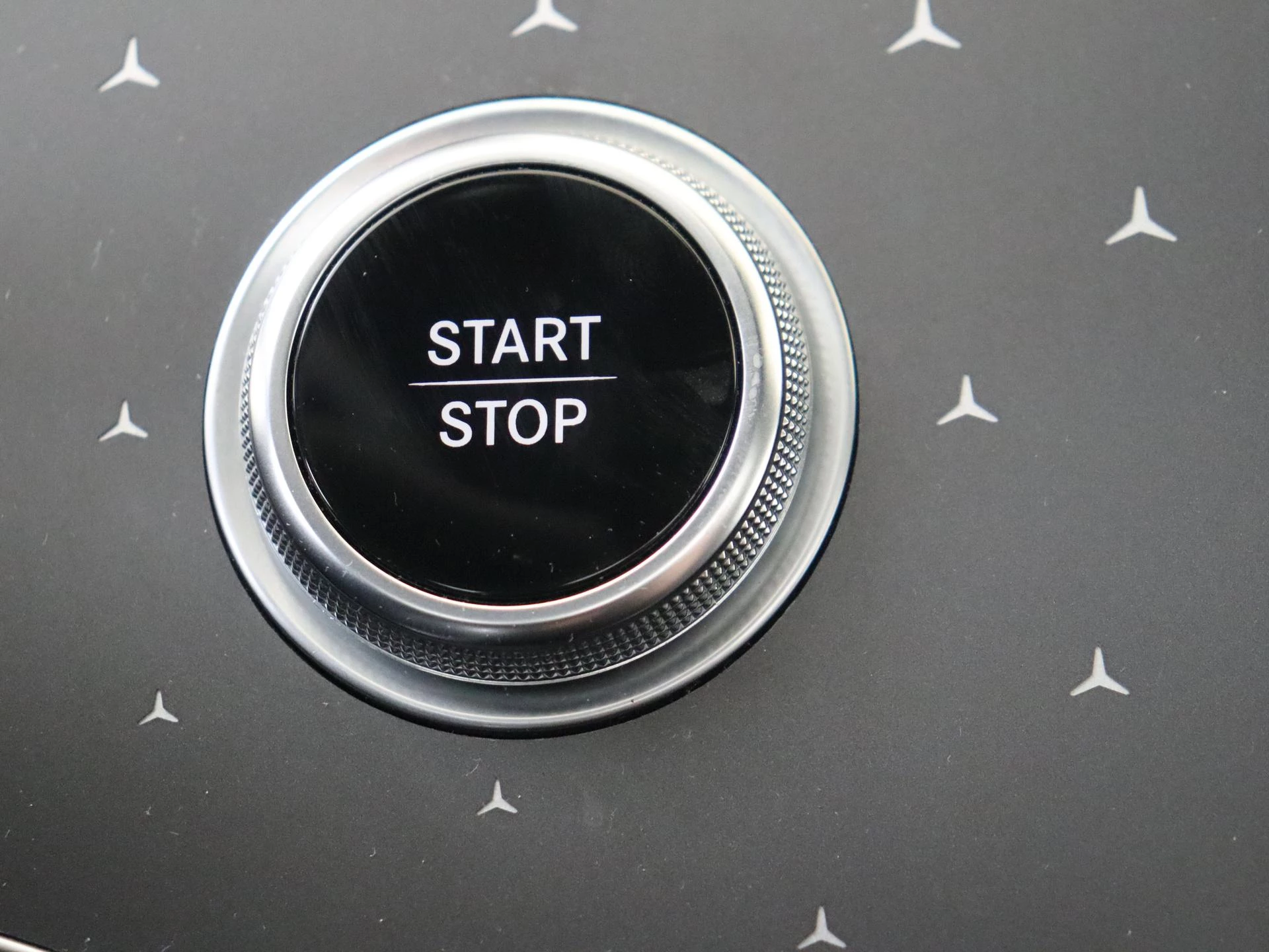 Mercedes-Benz-EQE-image-23