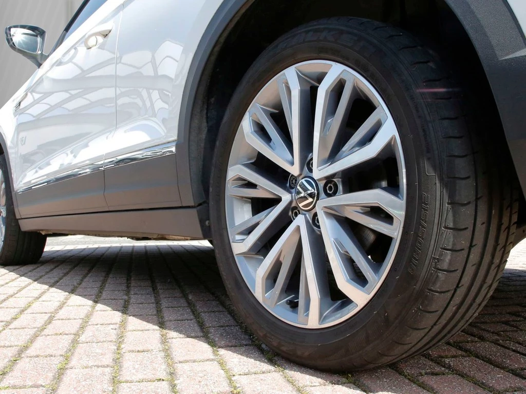 Volkswagen-T-Roc-image-6