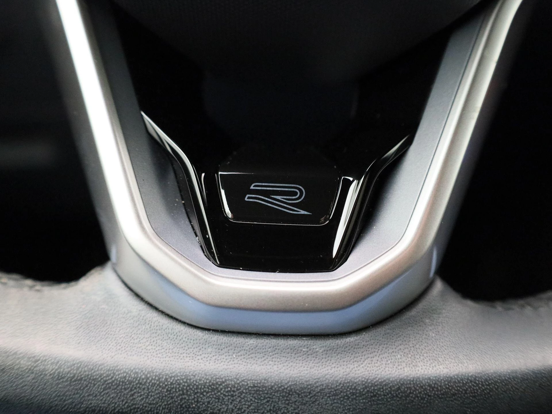 Volkswagen-Tiguan-image-24