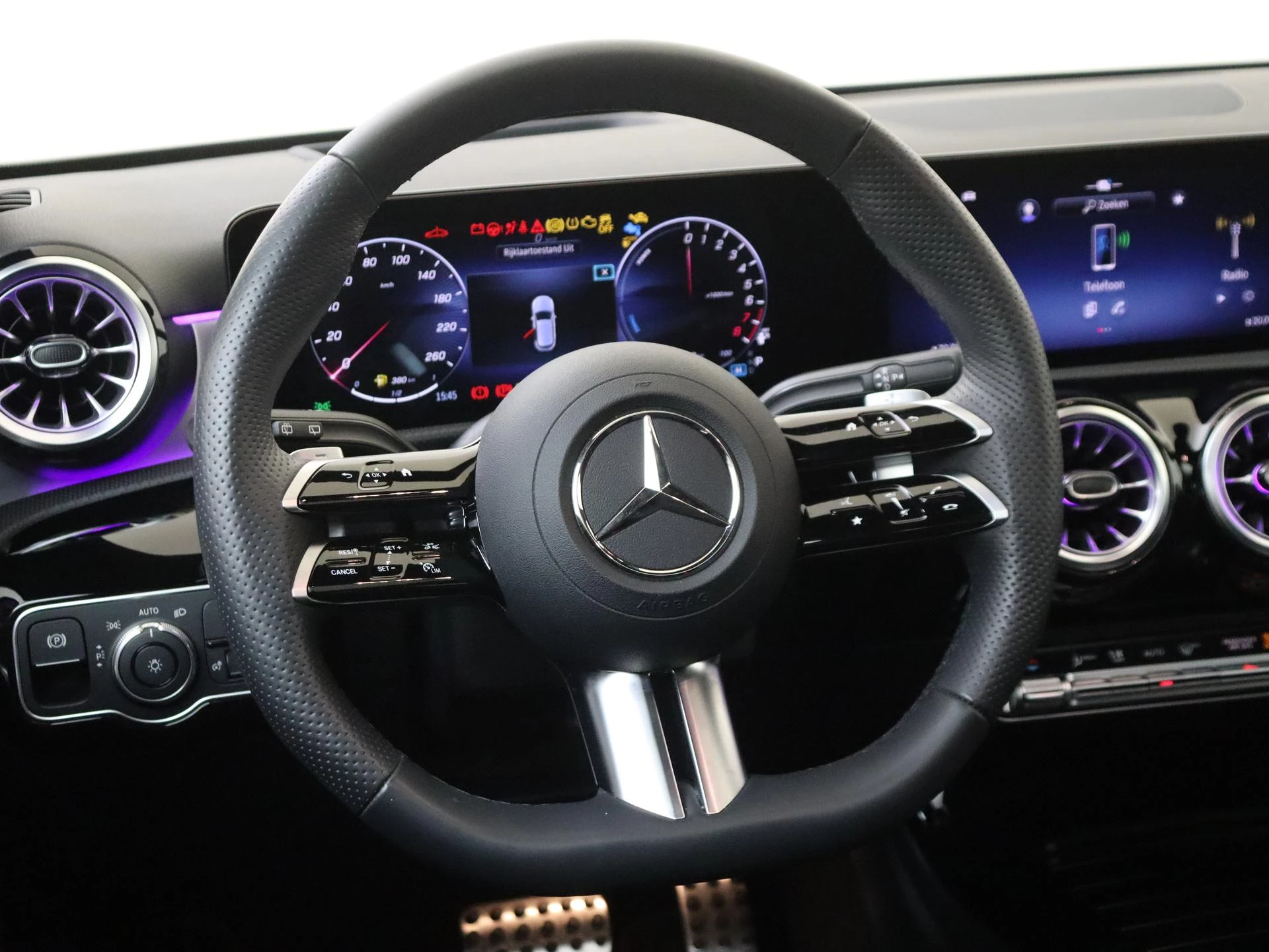 Mercedes-Benz-A-Klasse-image-14