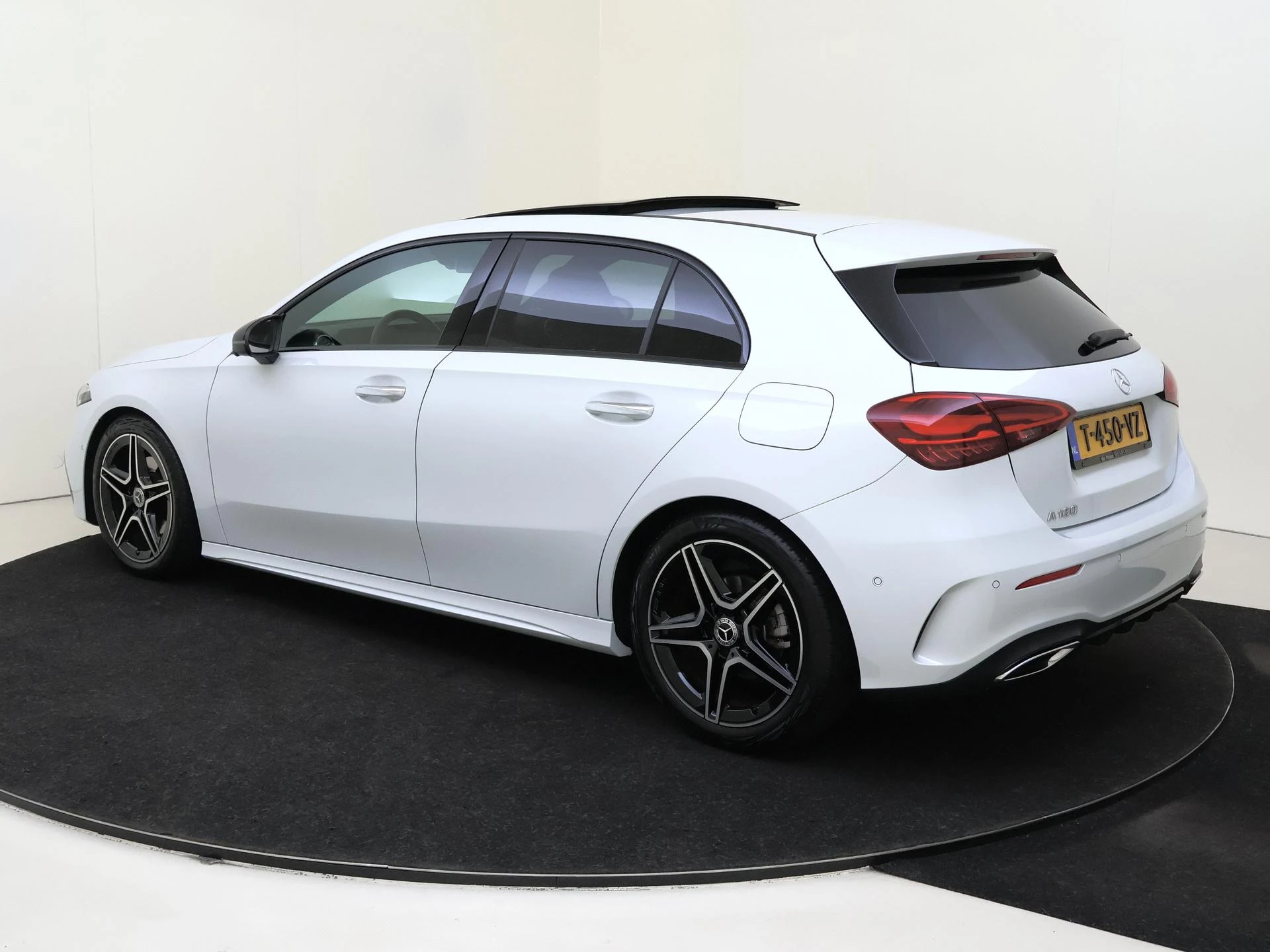 Mercedes-Benz-A-Klasse-image-2
