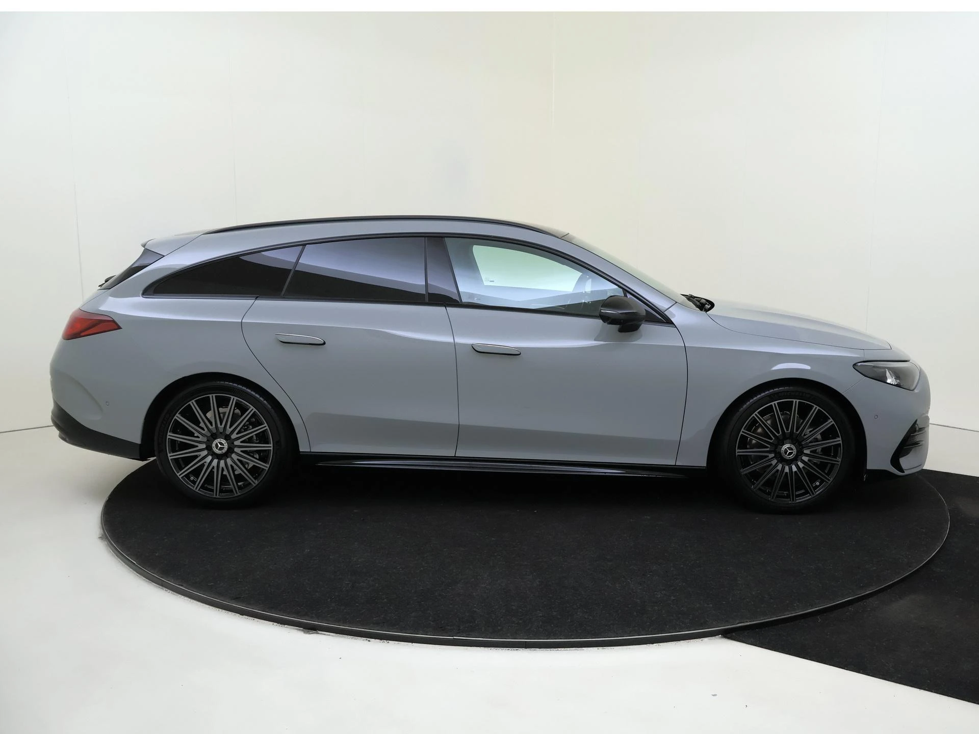 Mercedes-Benz-CLA-image-8
