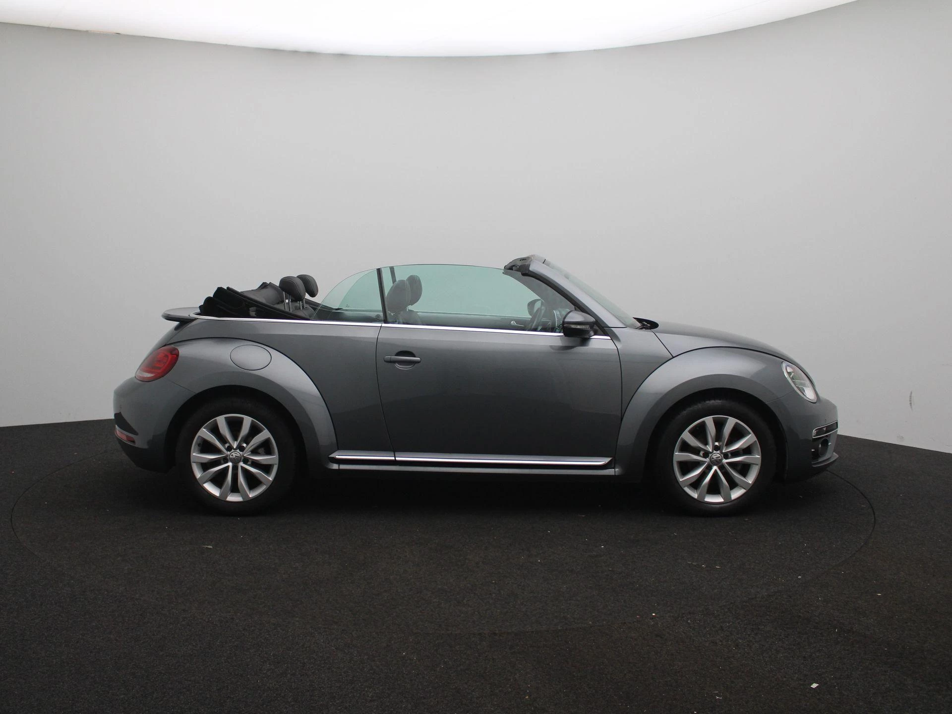 Volkswagen-Beetle-image-5