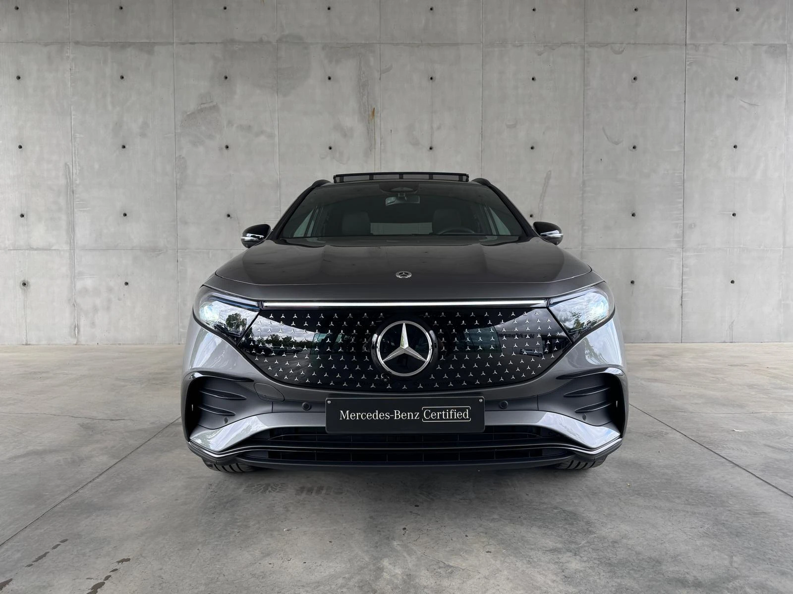 Mercedes-Benz-EQA-image-2