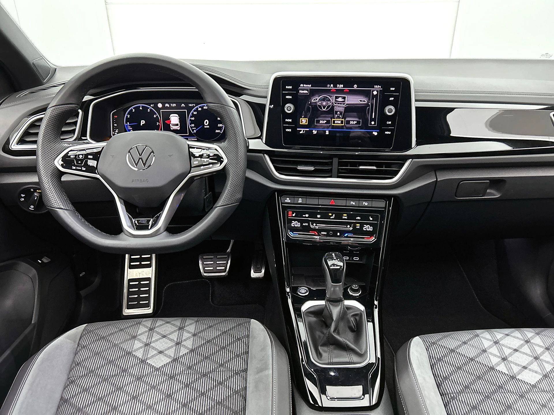 Volkswagen-T-Roc-image-22