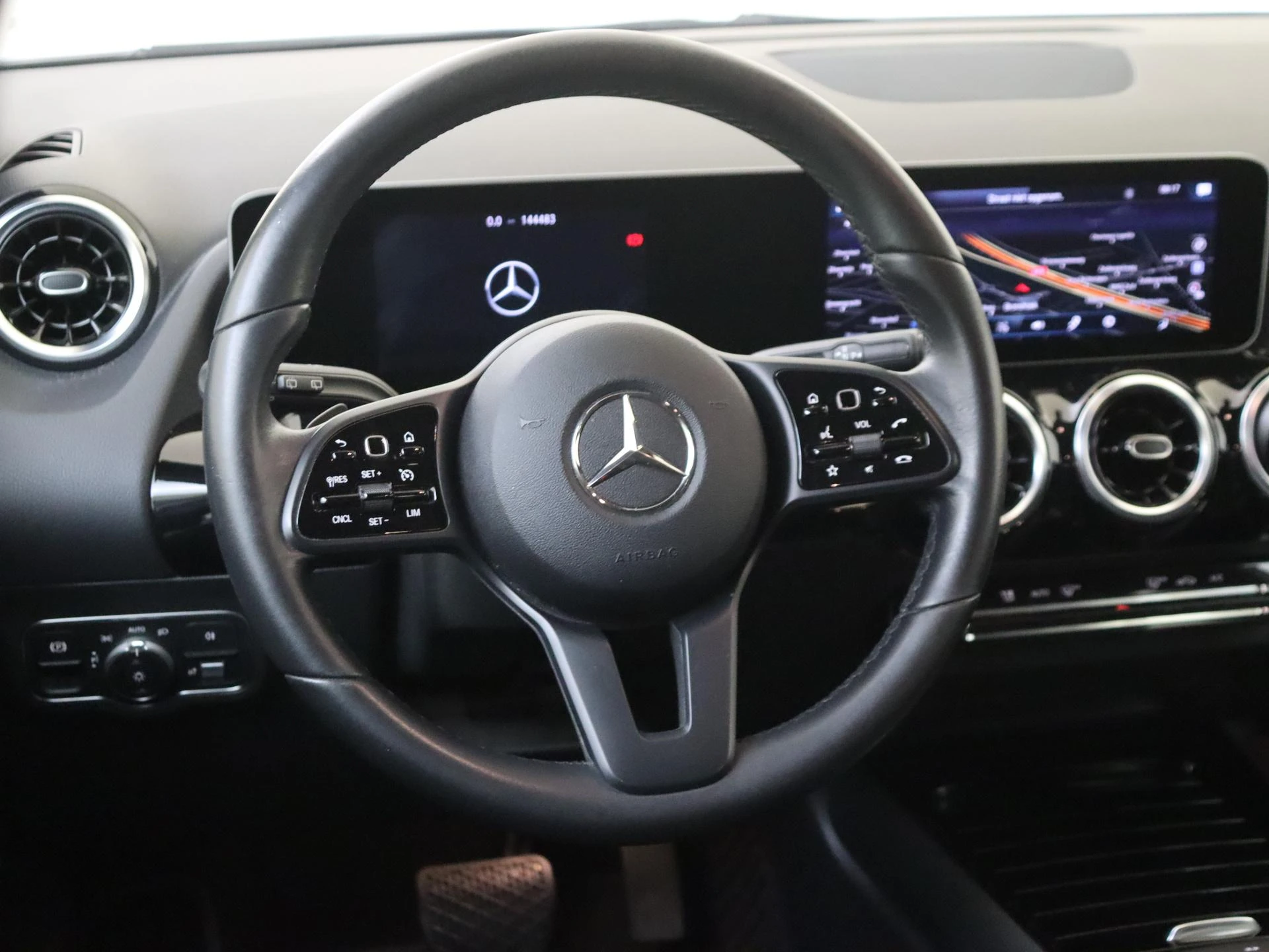 Mercedes-Benz-B-Klasse-image-9