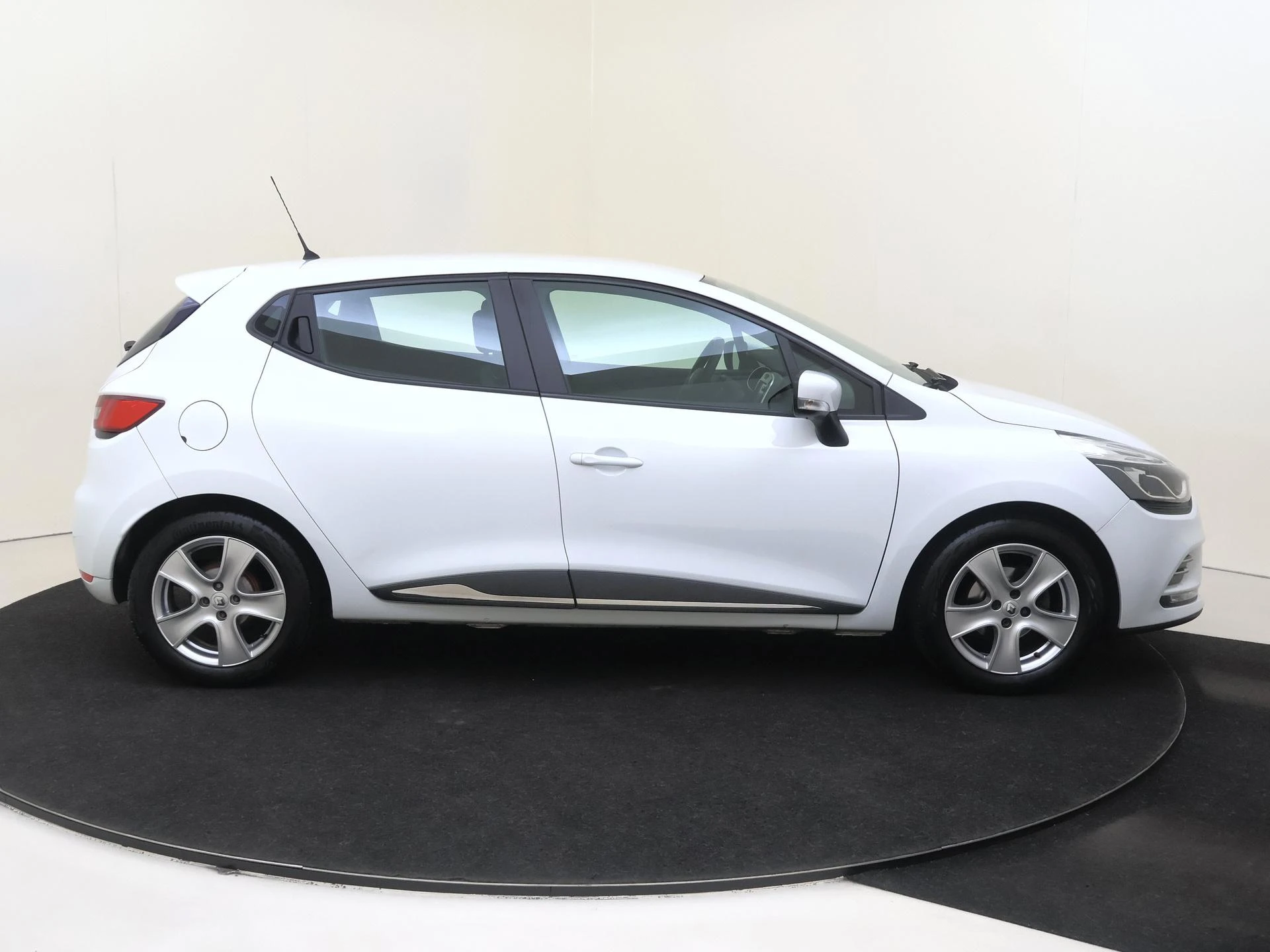 Renault-Clio-image-8