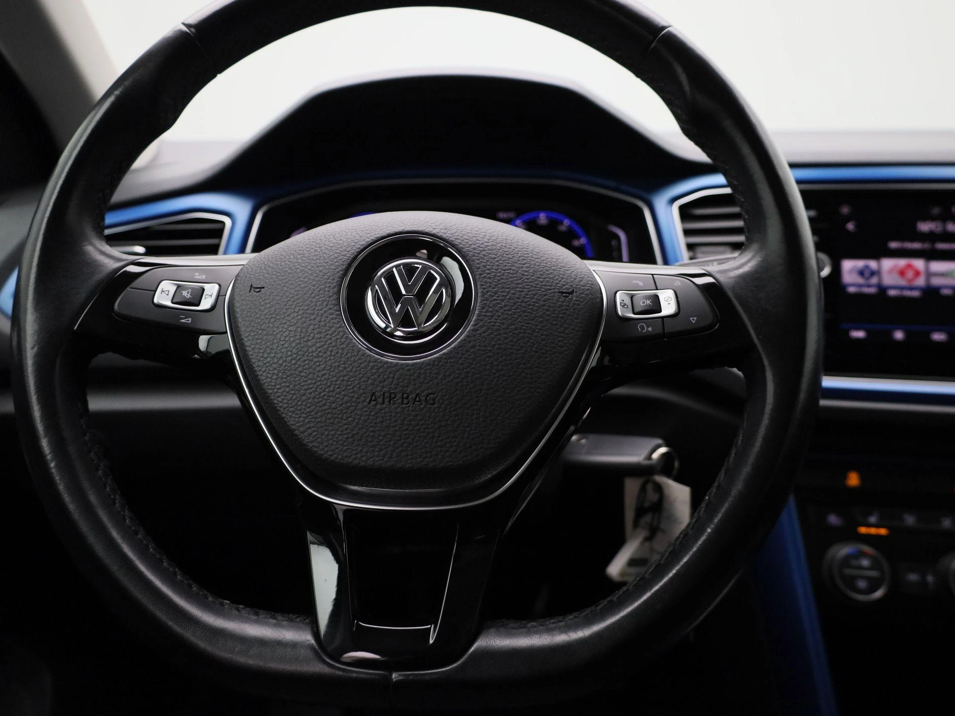 Volkswagen-T-Roc-image-6