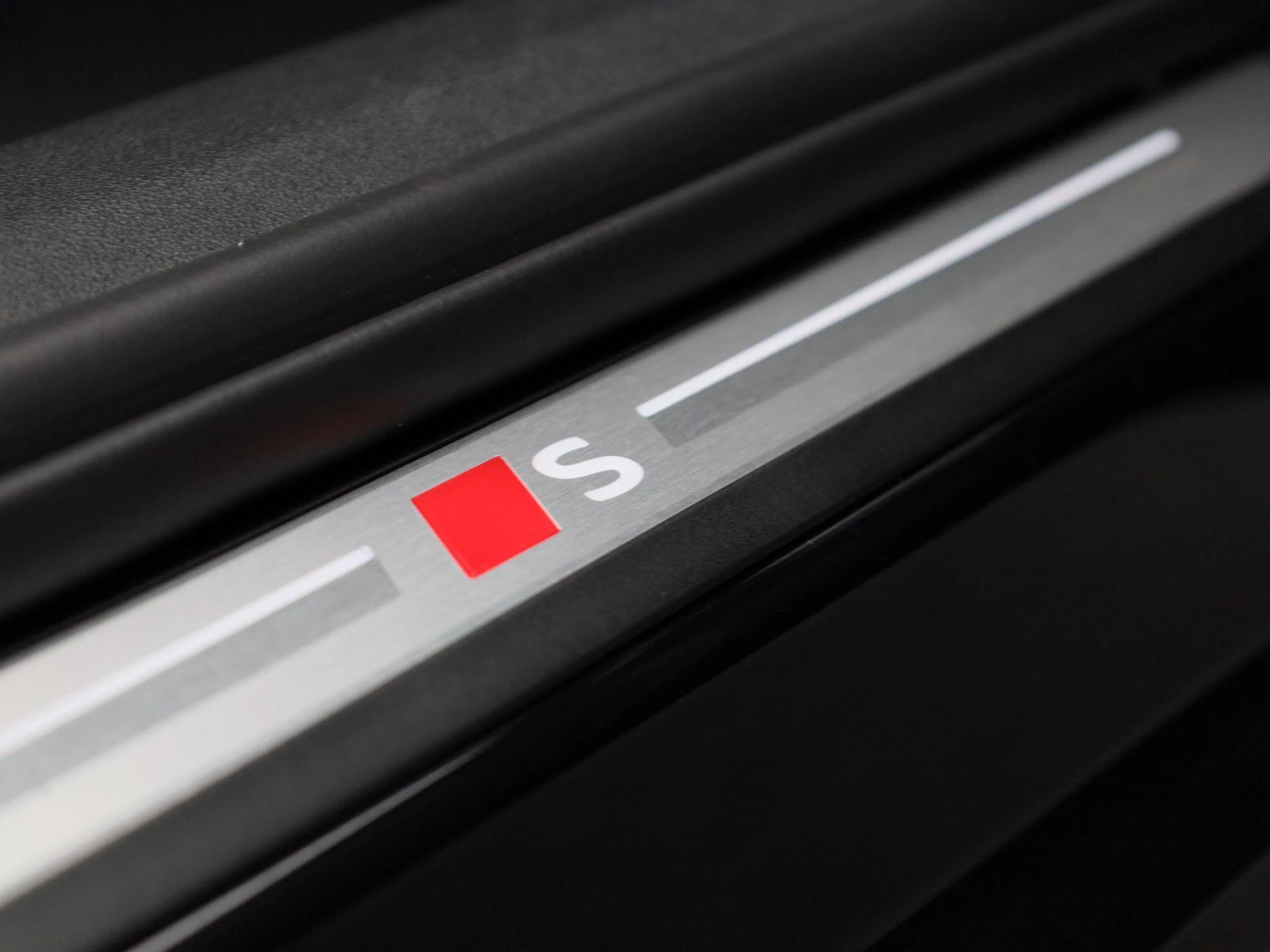 Audi A6 Avant 2.0 e-hybrid quattro S edition 299 PK