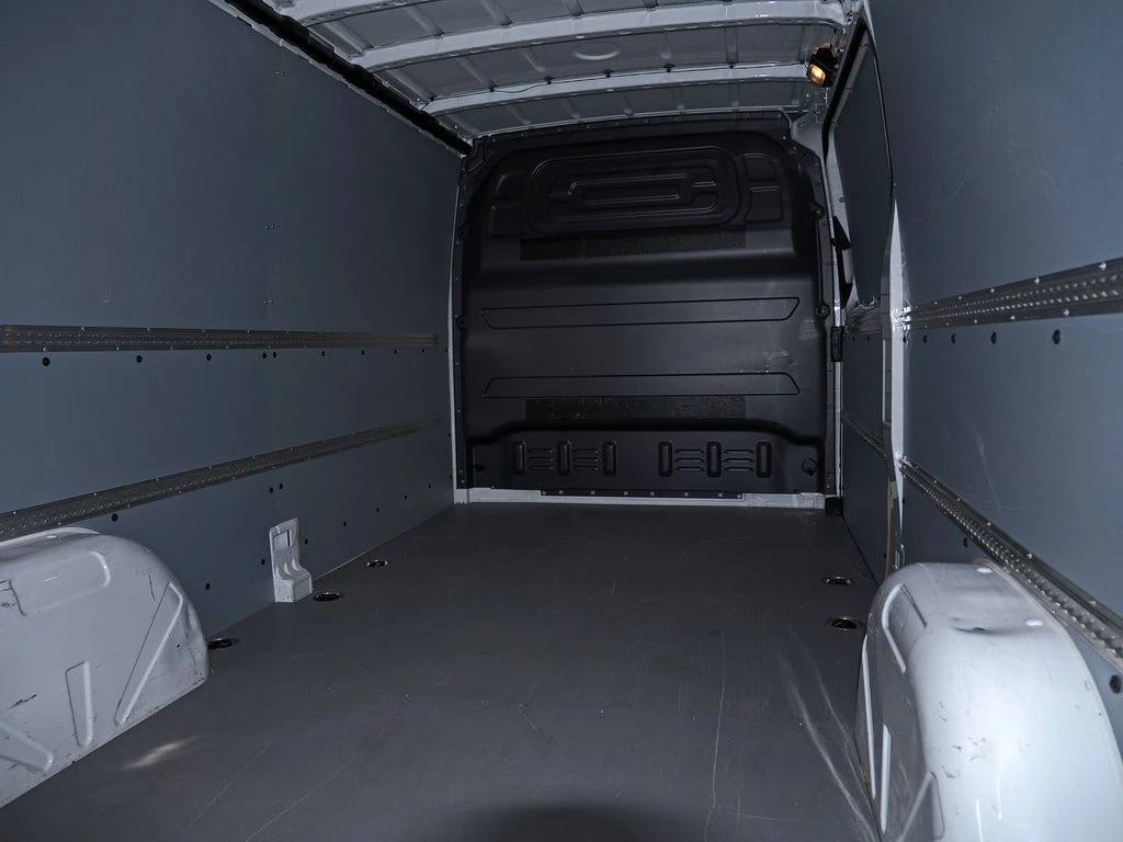 Mercedes-Benz-Sprinter 215-image-13