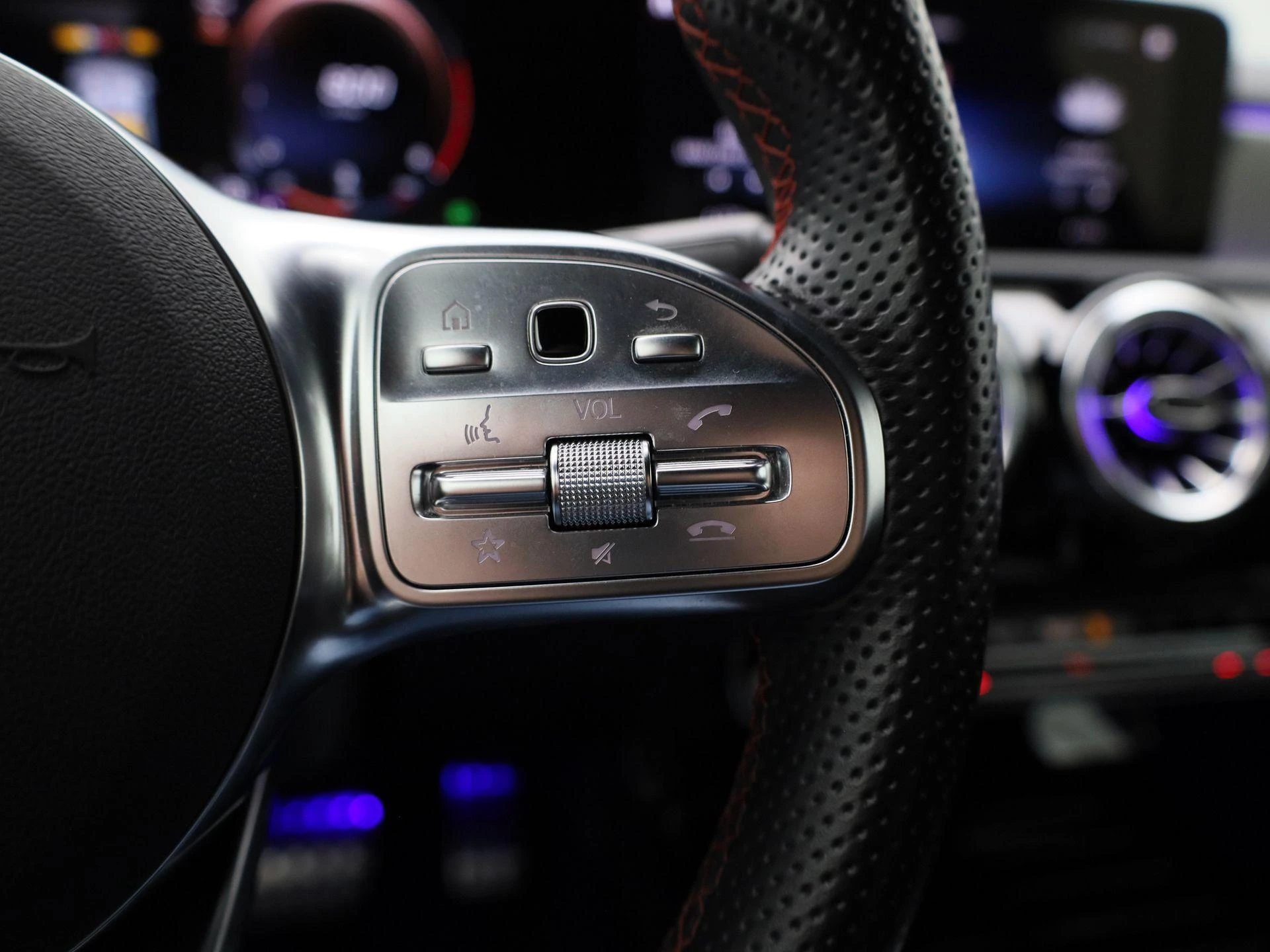 Mercedes-Benz-A-Klasse-image-14