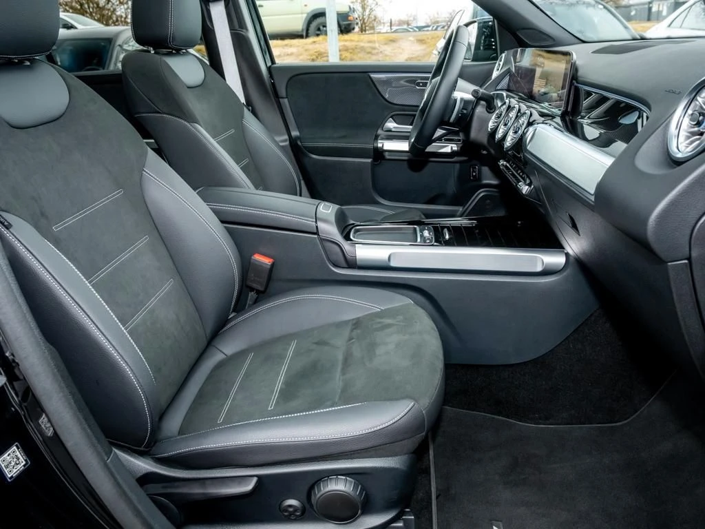 Mercedes-Benz-GLB 200 d-image-11