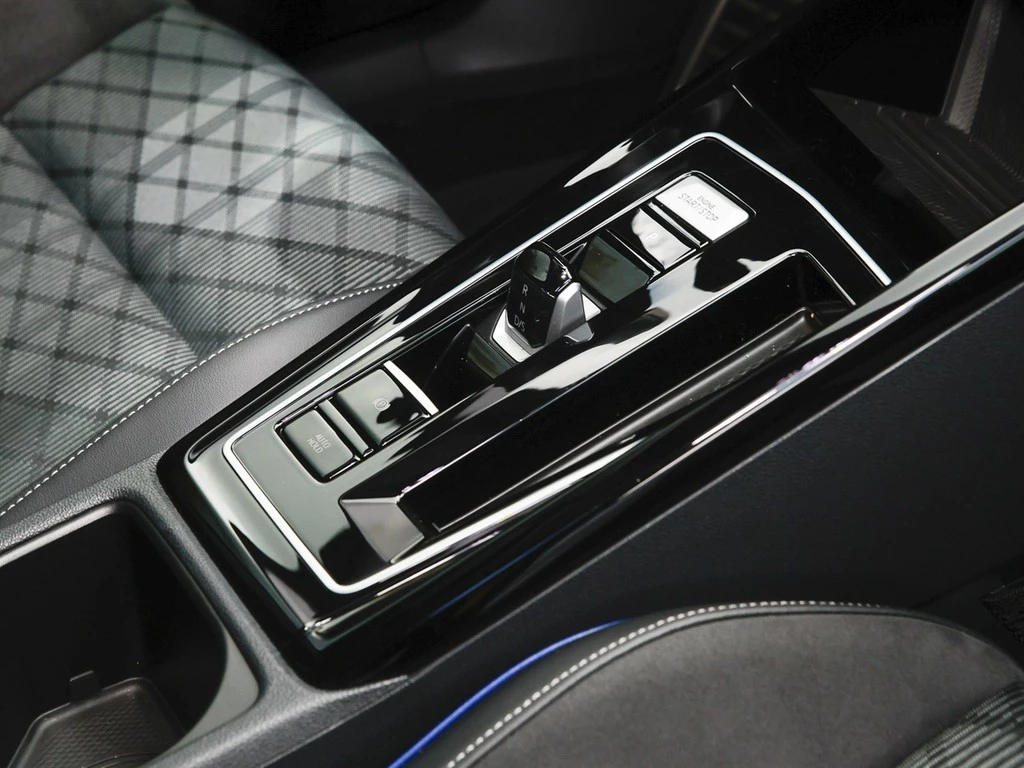 Volkswagen-Golf-image-8