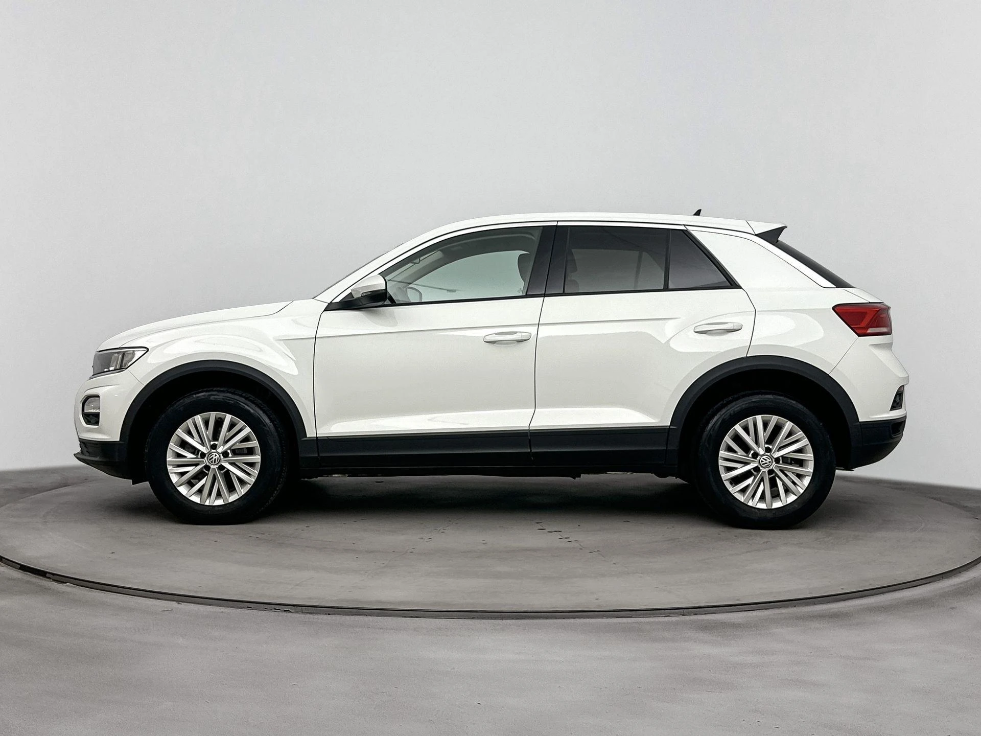 Volkswagen-T-Roc-image-1