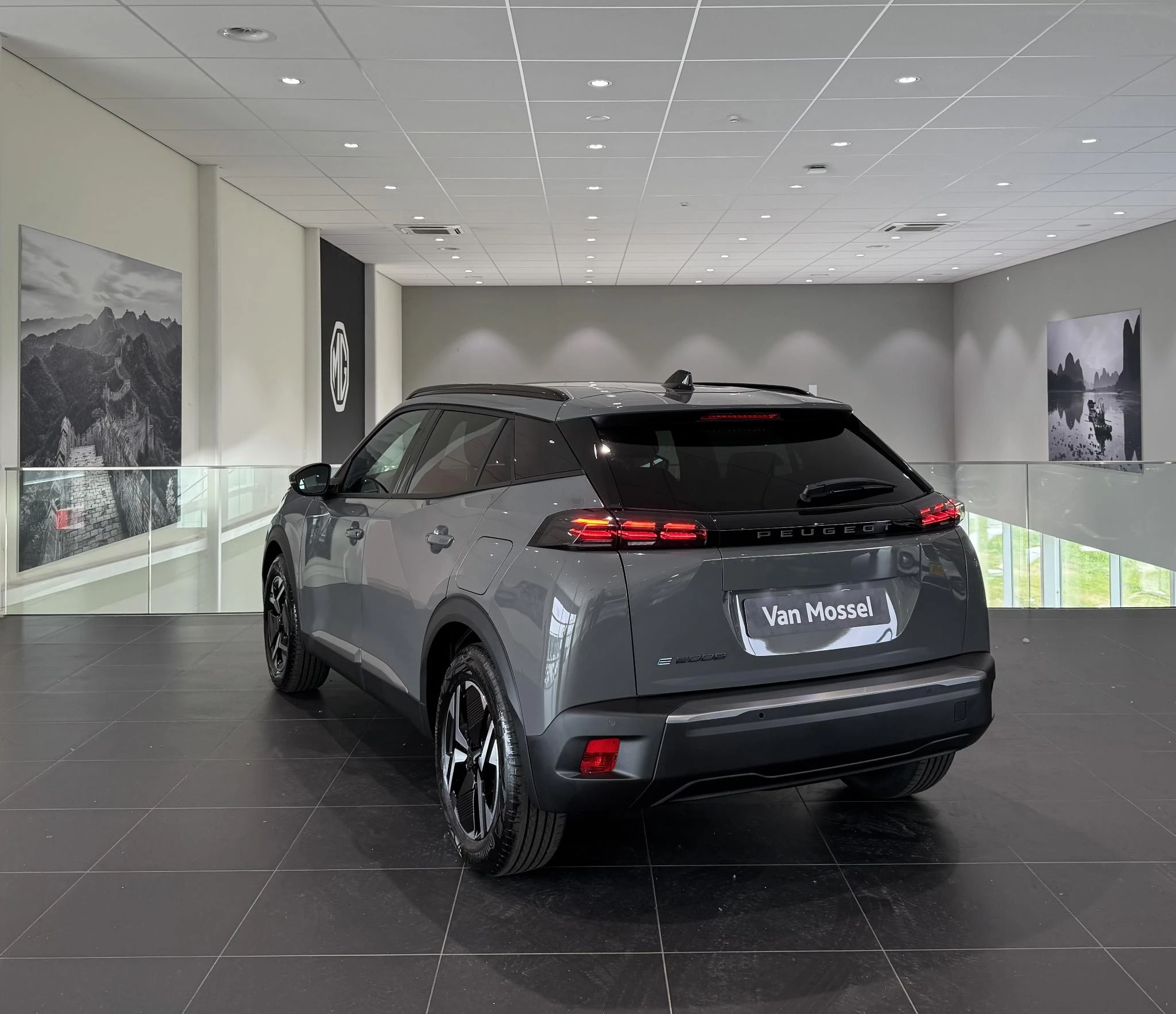 Peugeot-e-2008-image-2