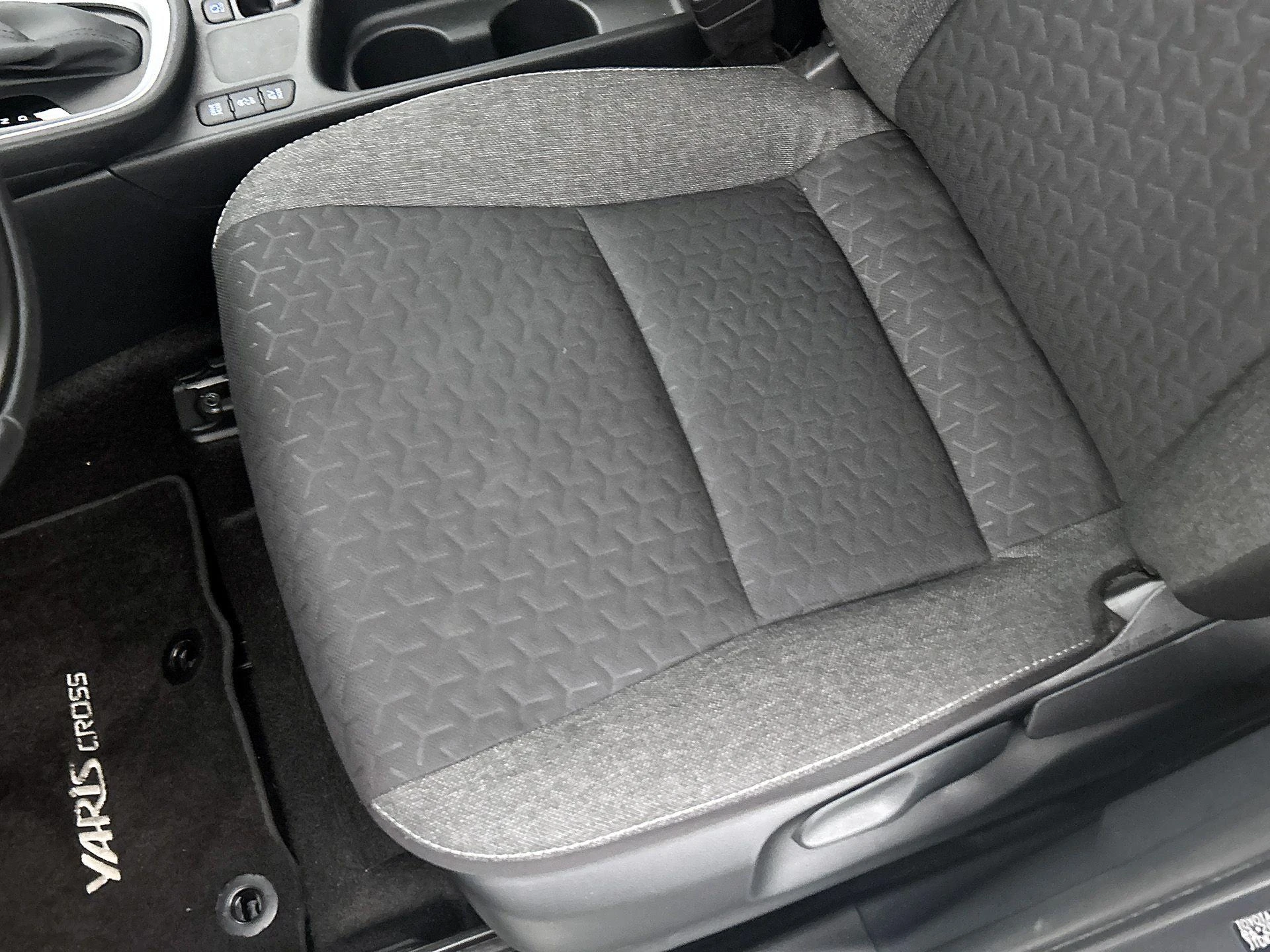 Toyota-Yaris Cross-image-16