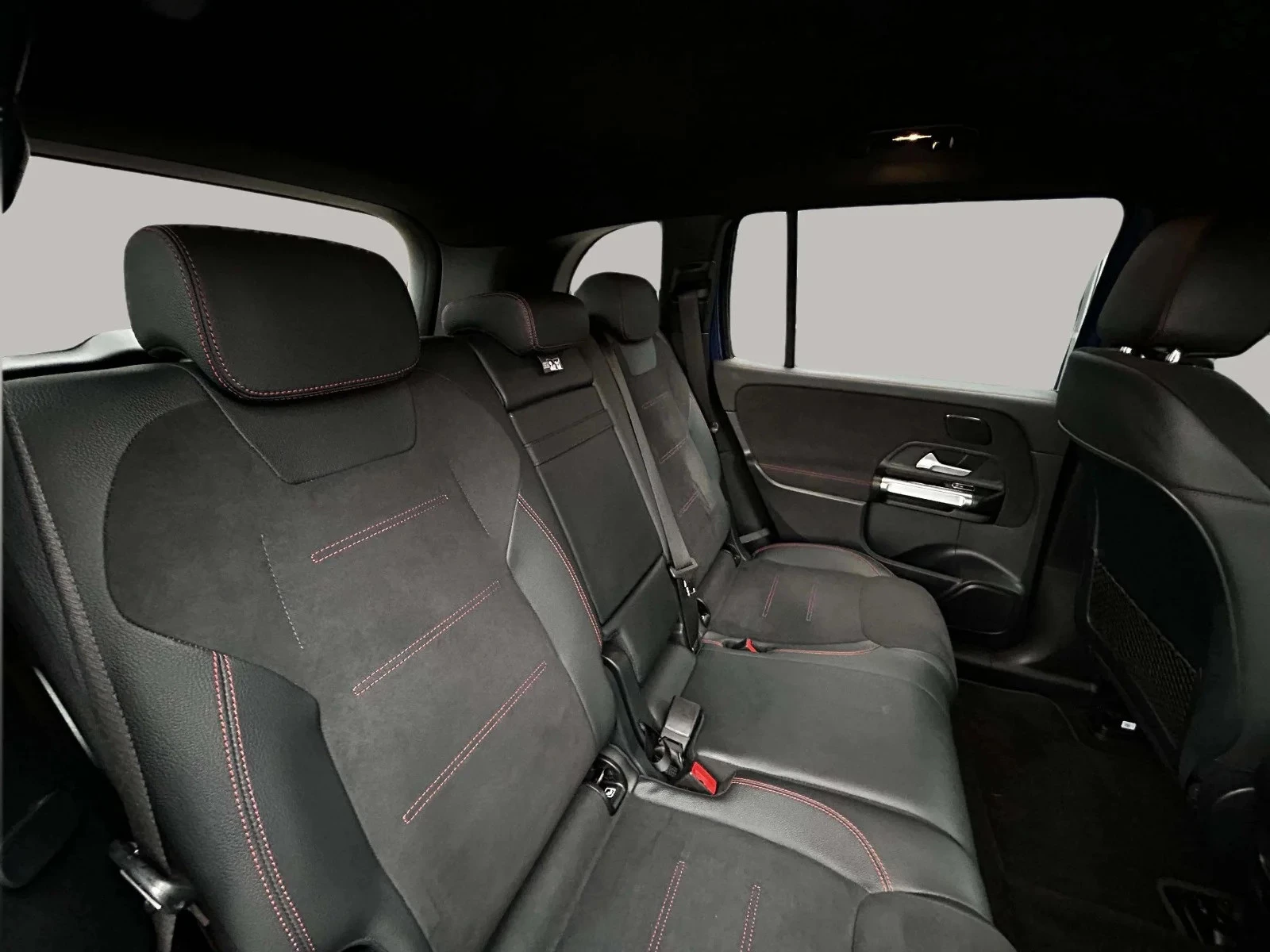 Mercedes-Benz-EQB-image-12