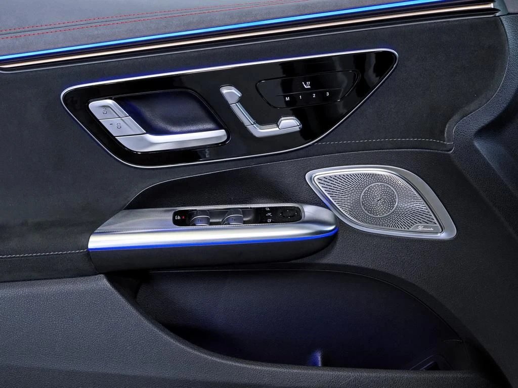 Mercedes-AMG-EQE 43 AMG-image-10