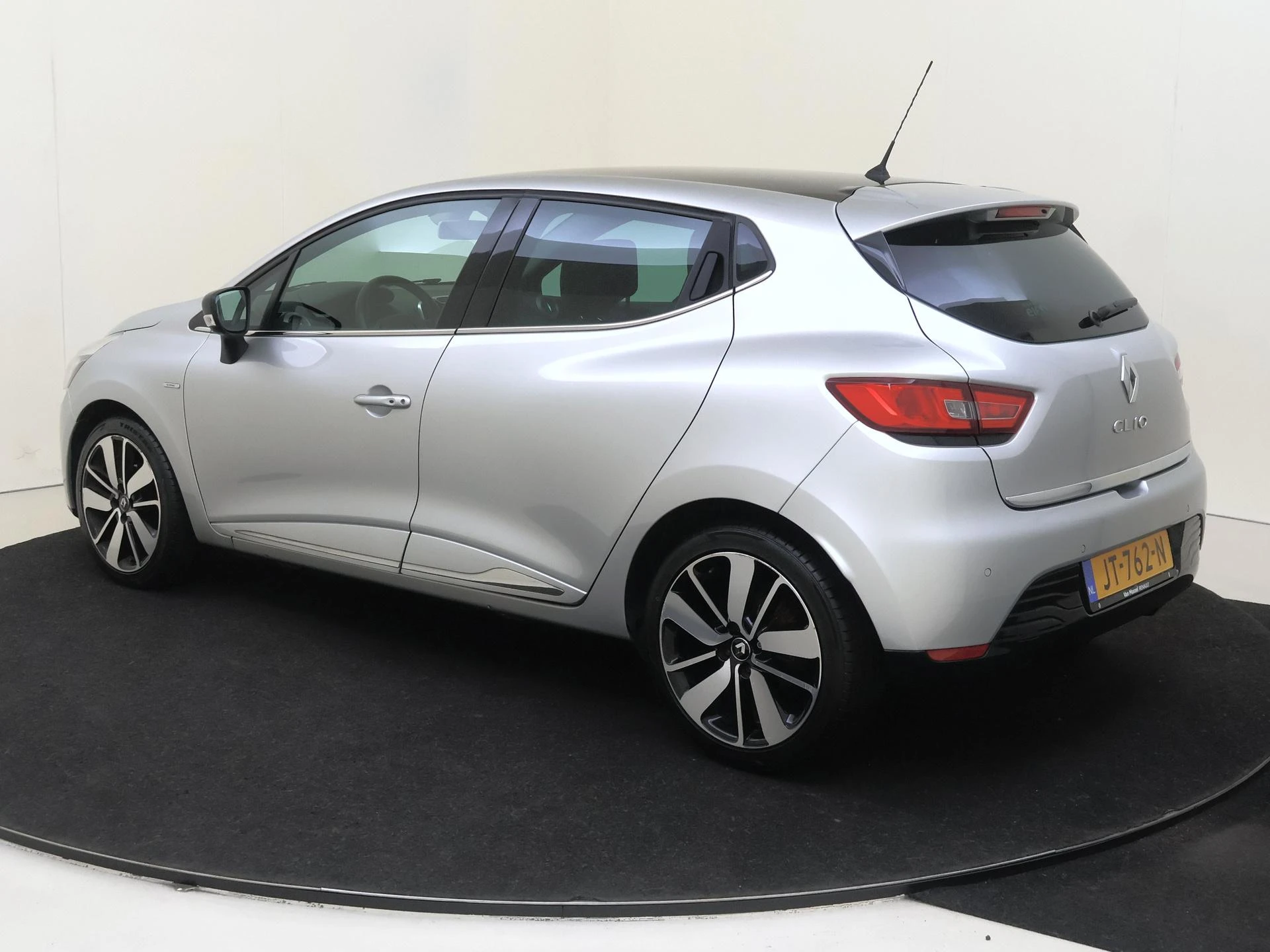 Renault-Clio-image-2