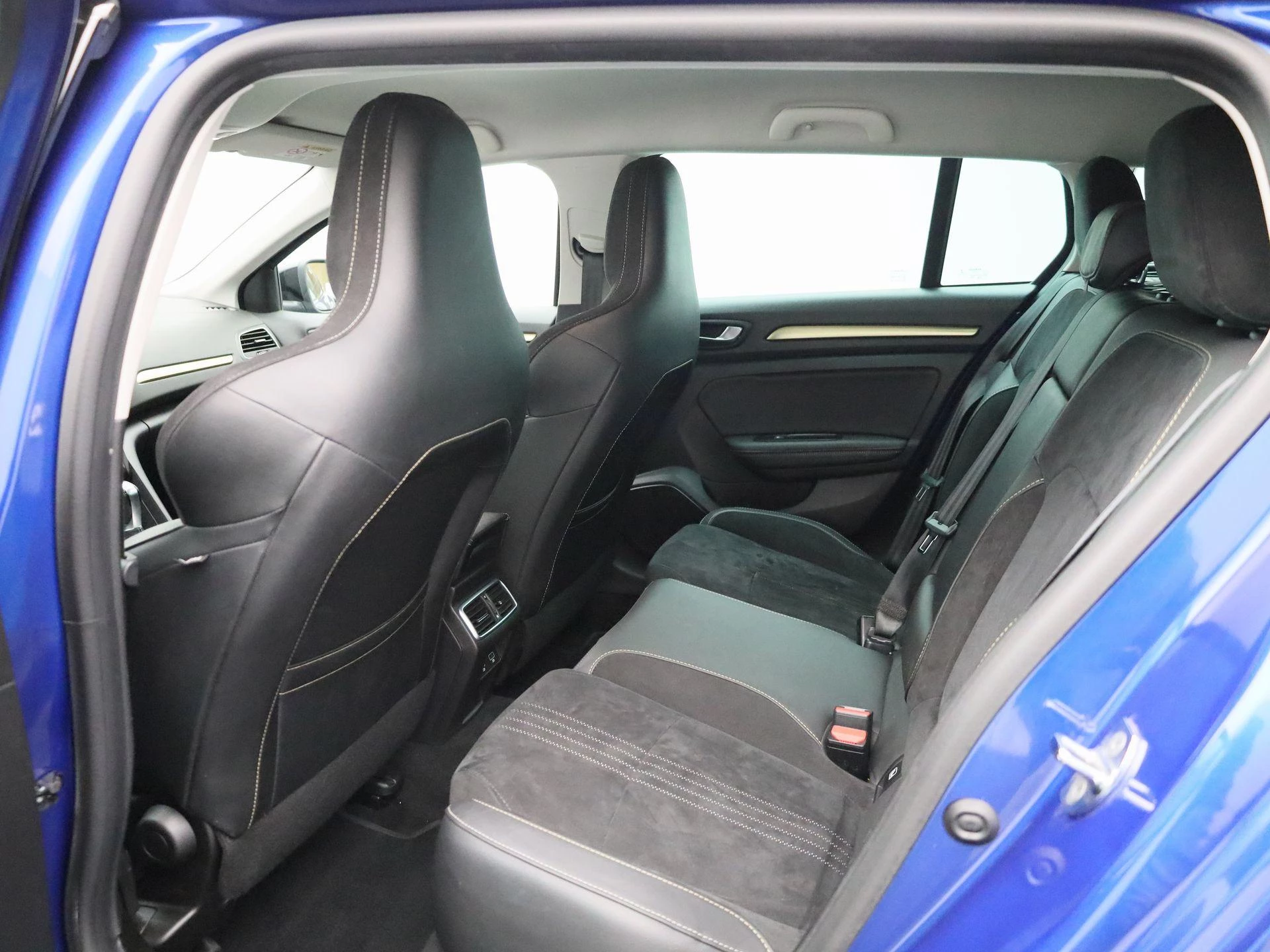 Renault-Megane E-Tech-image-10