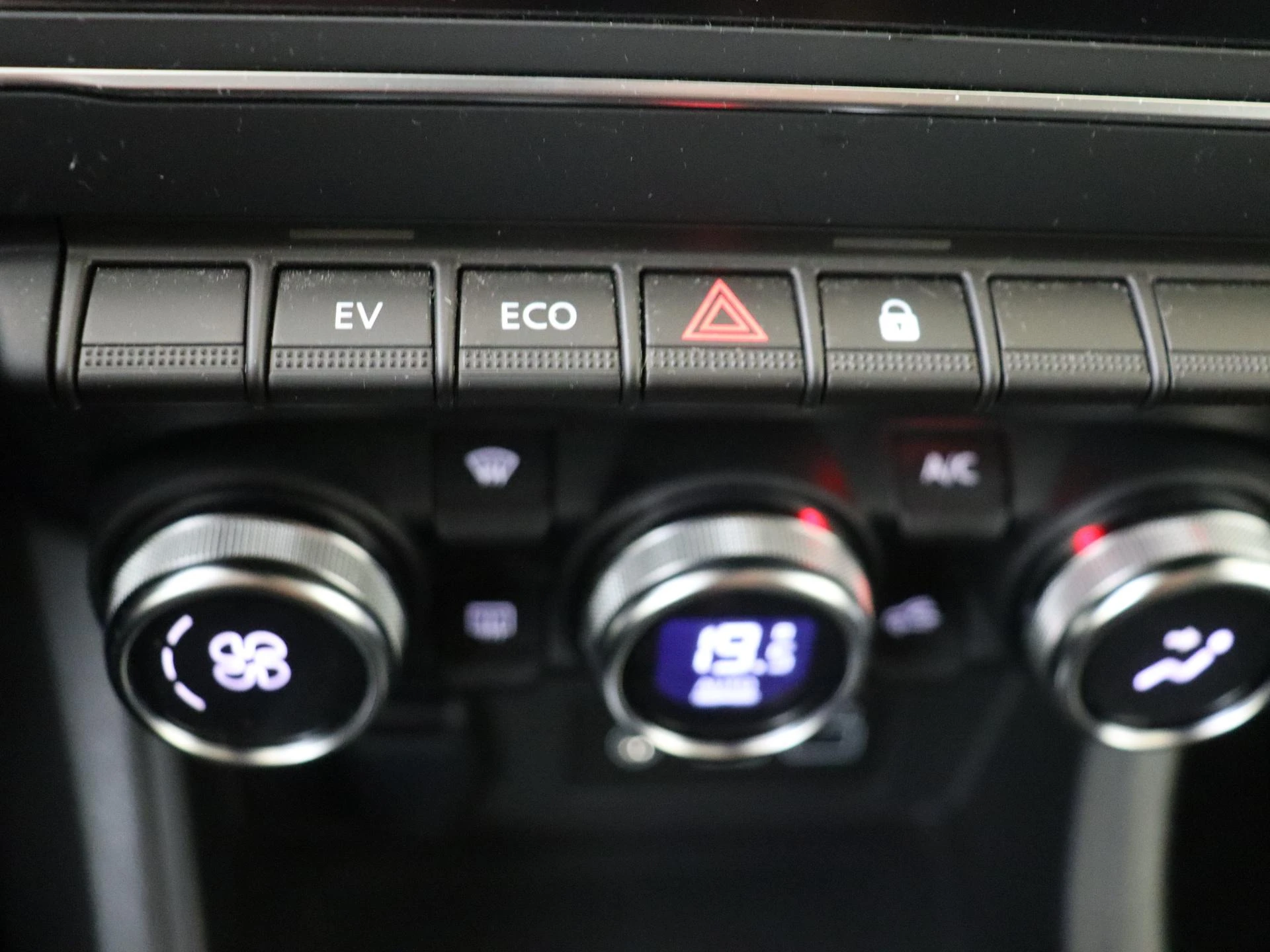 Renault-Captur-image-24