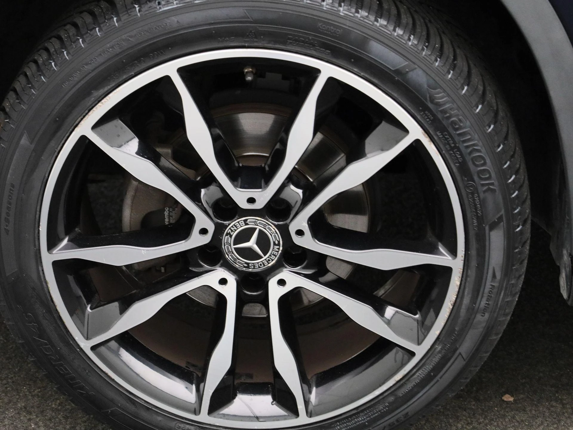 Mercedes-Benz-GLA-image-12