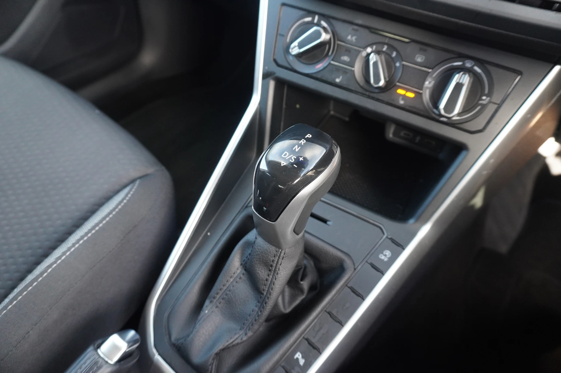Volkswagen-Polo-image-15