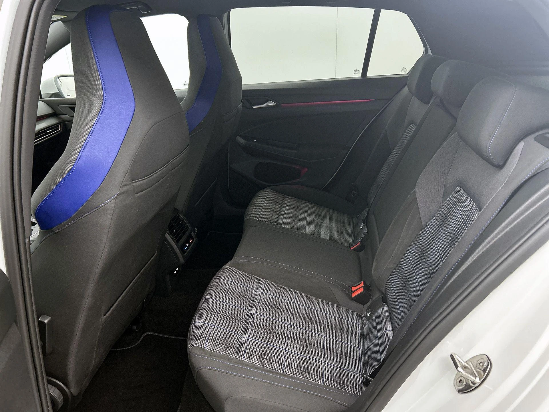 Volkswagen-Golf-image-26