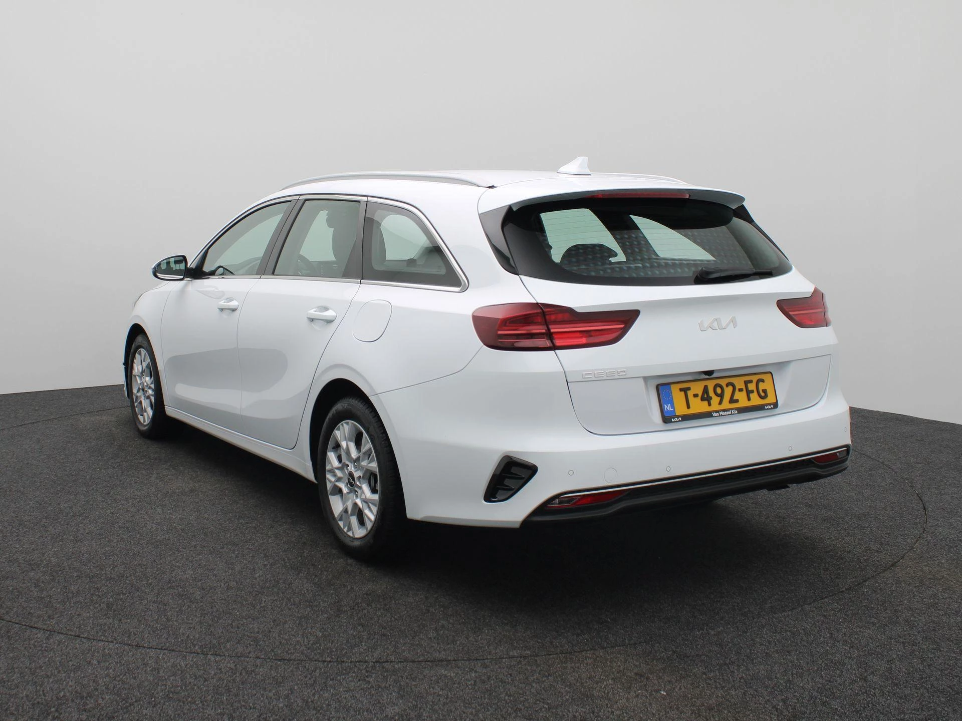 Kia-Ceed Sportswagon-image-2