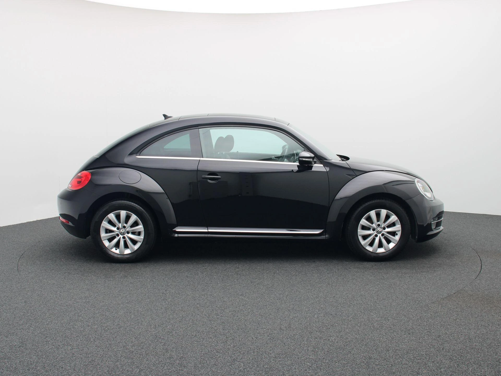 Volkswagen-Beetle-image-5