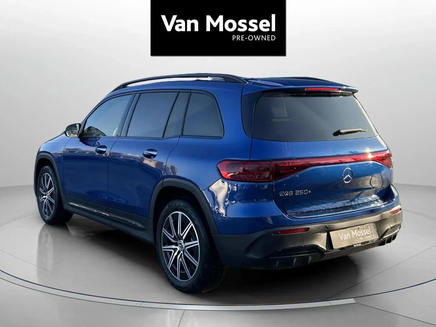 Mercedes-Benz-EQB-image-6