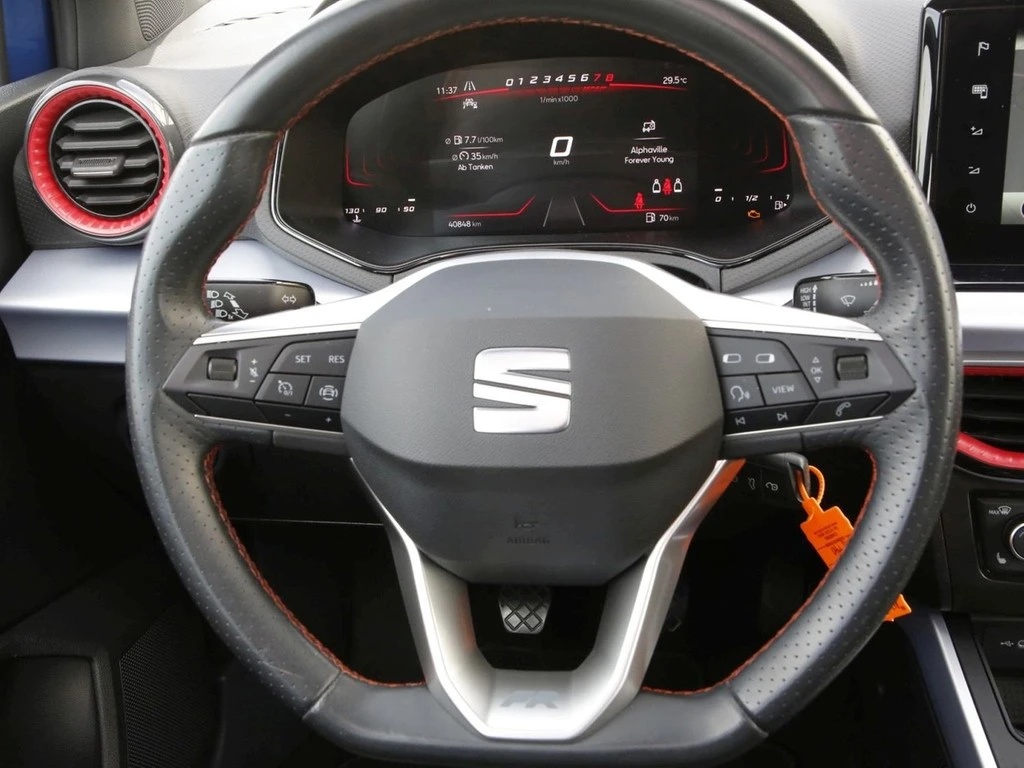 SEAT-Arona-image-14