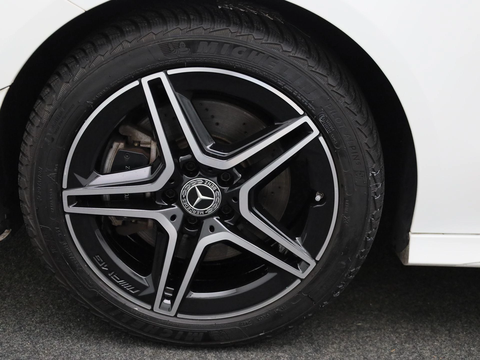 Mercedes-Benz-CLA-image-11