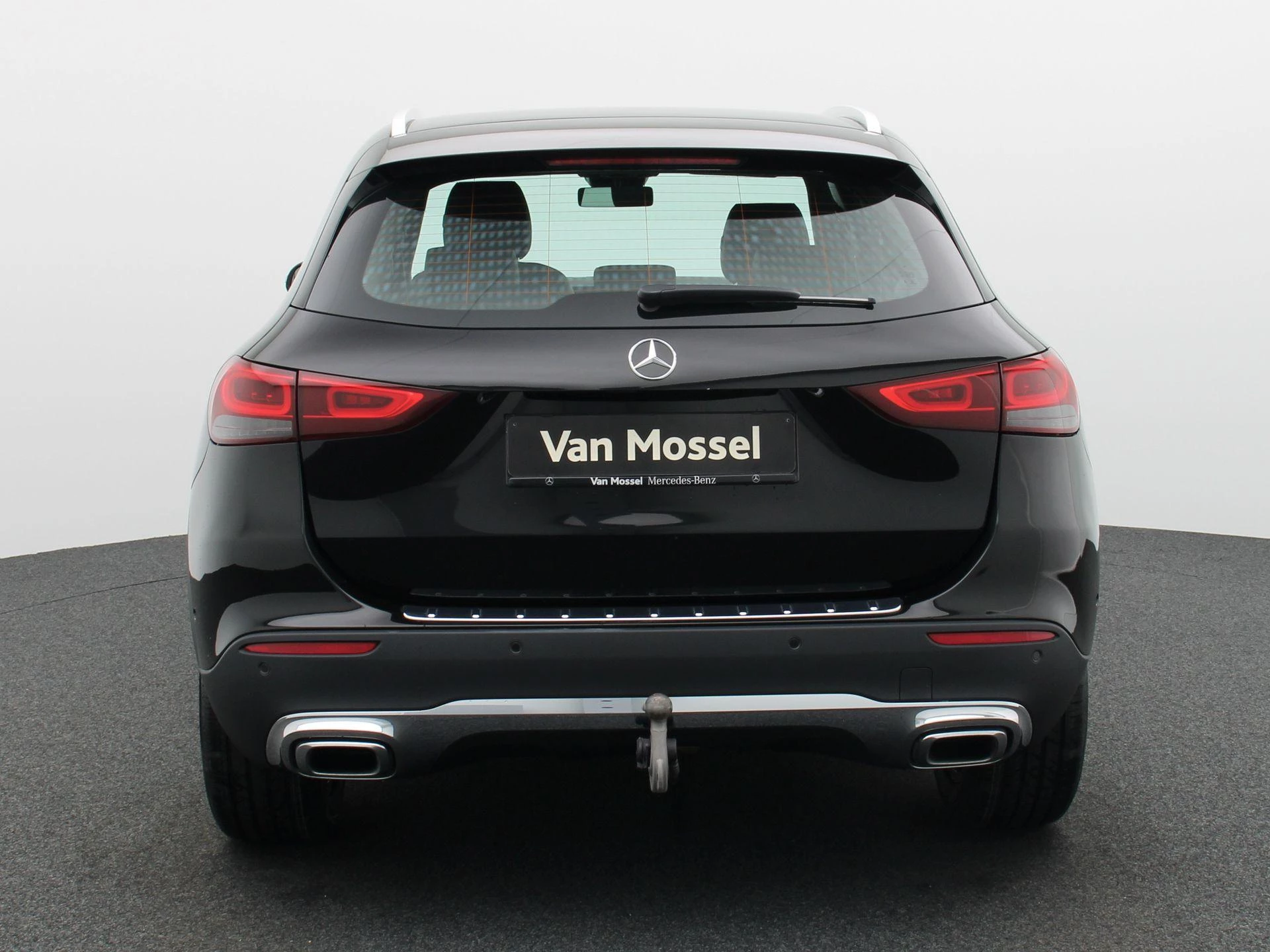 Mercedes-Benz GLA 180 Business Line + TREKHAAK + CAMERA + LED +