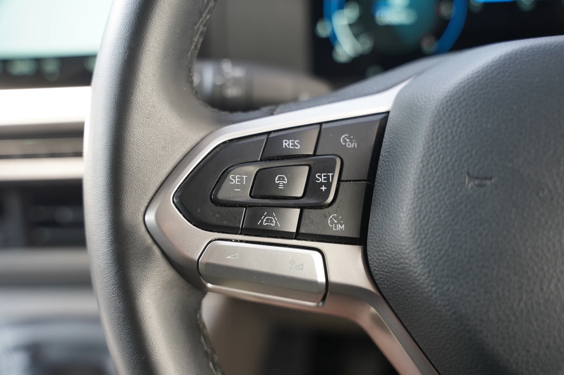 Volkswagen-Transporter-image-14