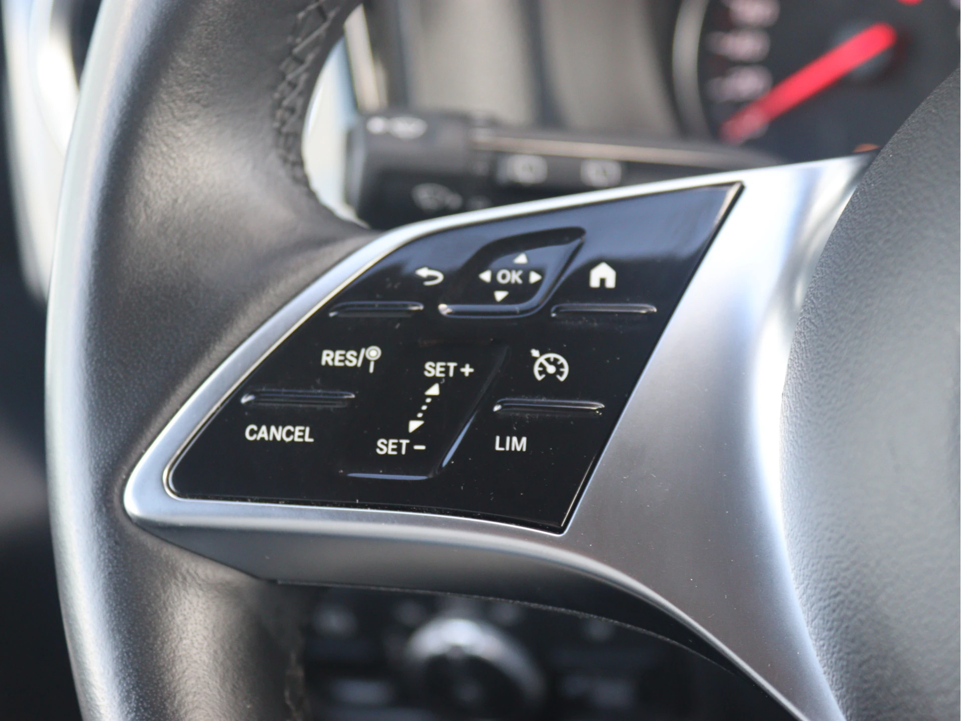 Mercedes-Benz-Vito-image-6
