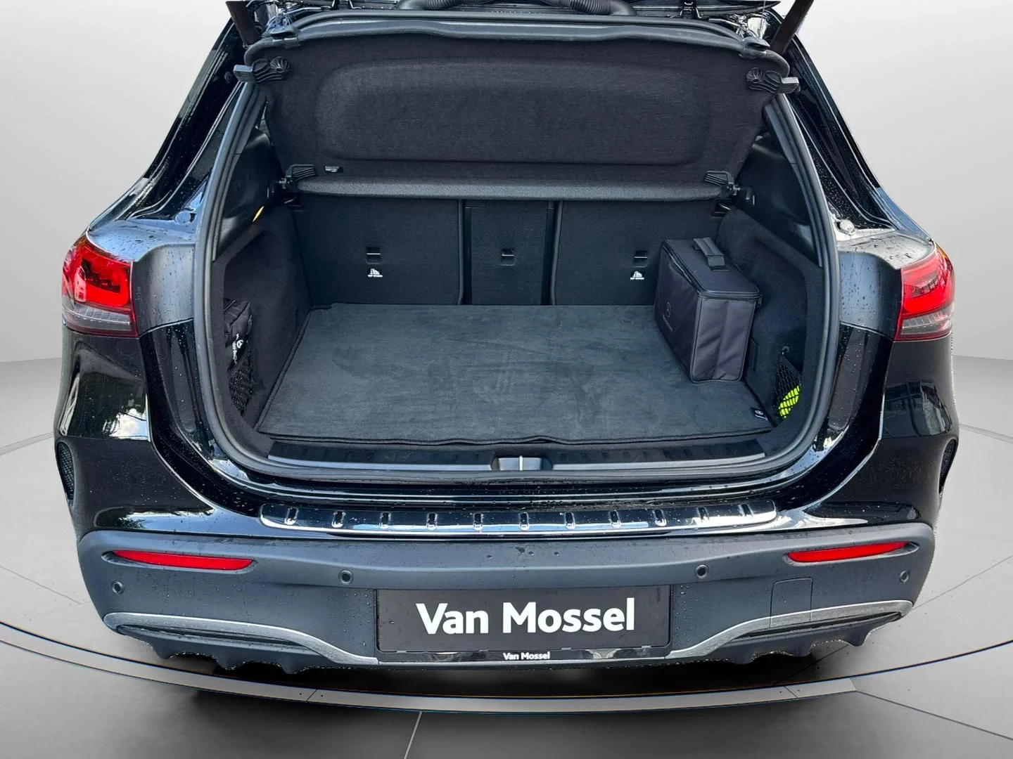 Mercedes-Benz-EQA-image-14