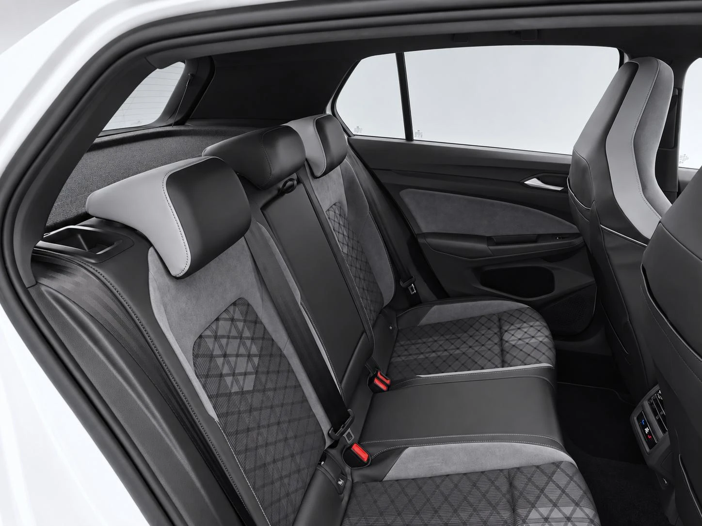 Volkswagen-Golf-image-16