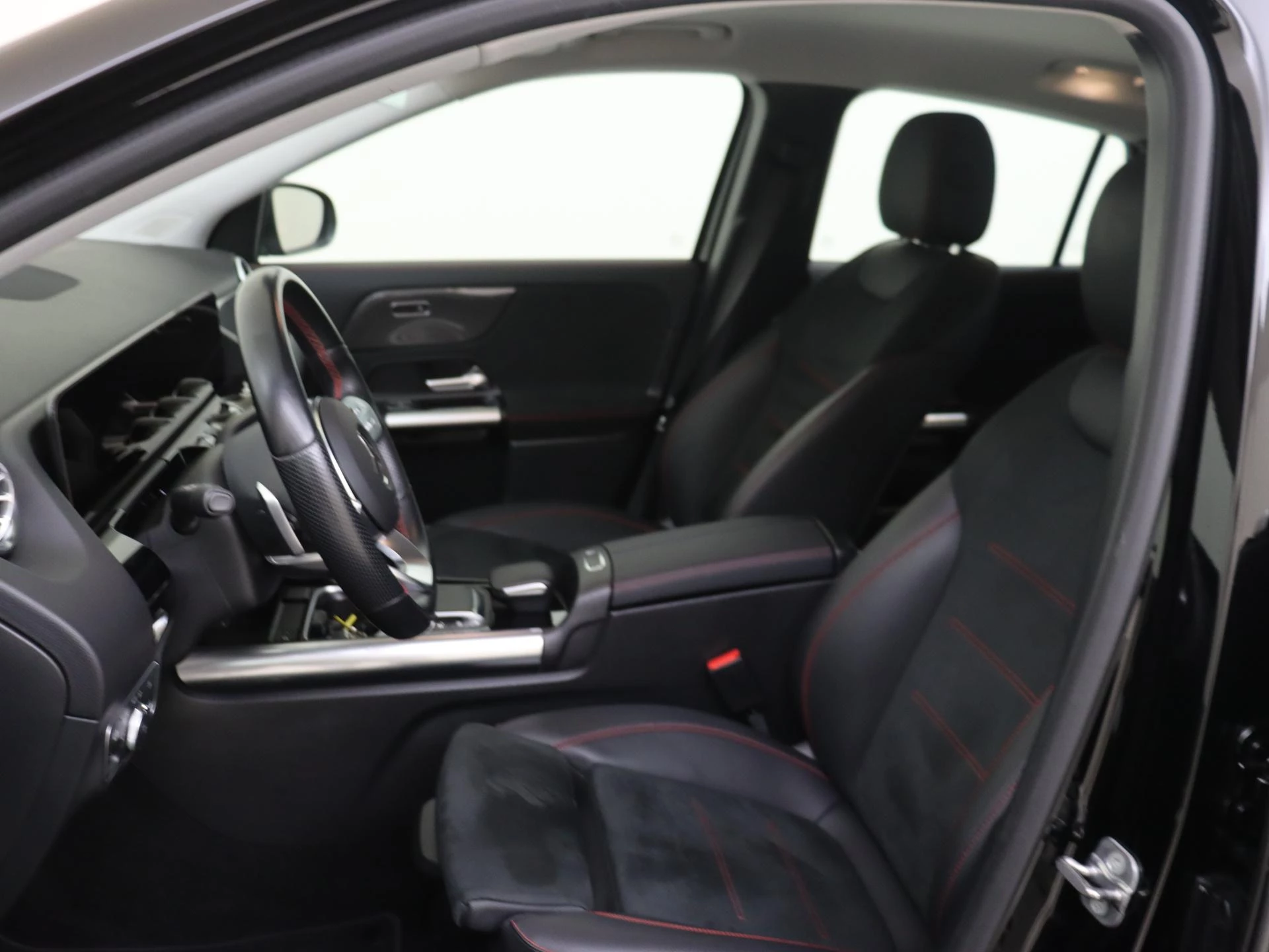 Mercedes-Benz-GLA-image-10