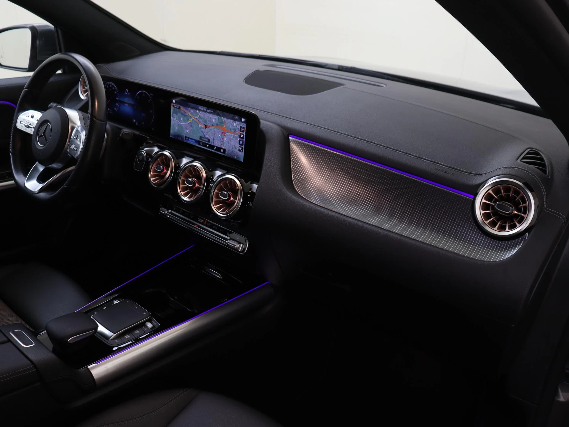 Mercedes-Benz-EQA-image-10