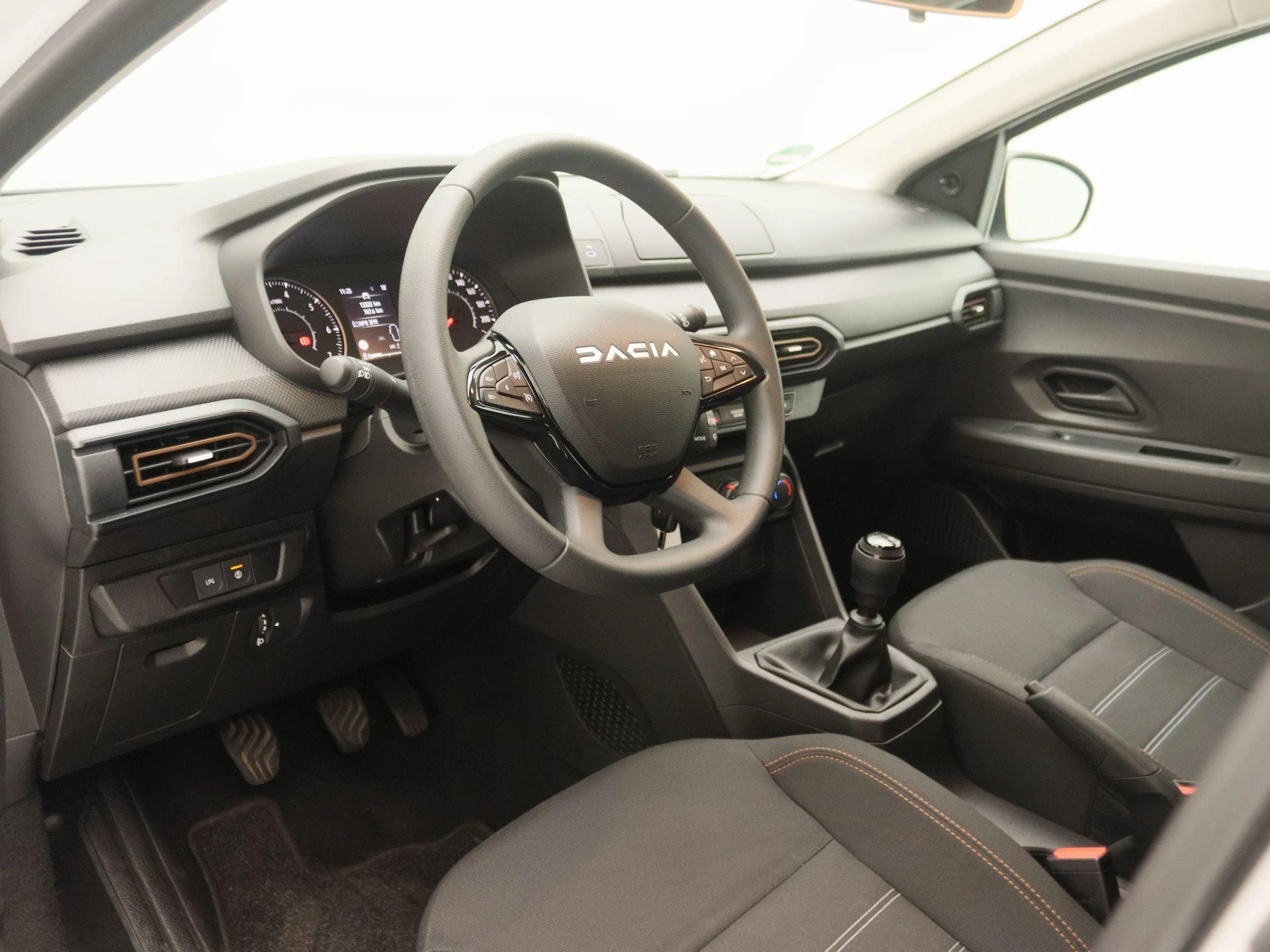 Dacia-Sandero Stepway-image-18