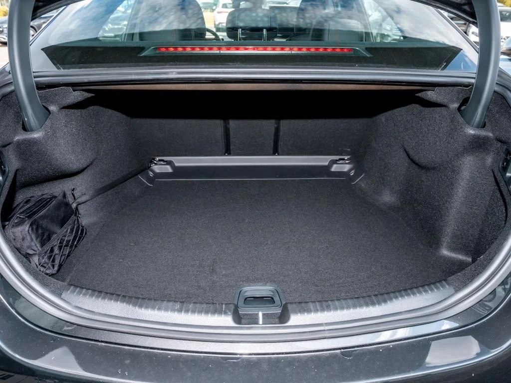 Mercedes-Benz-C-Klasse 300-image-15