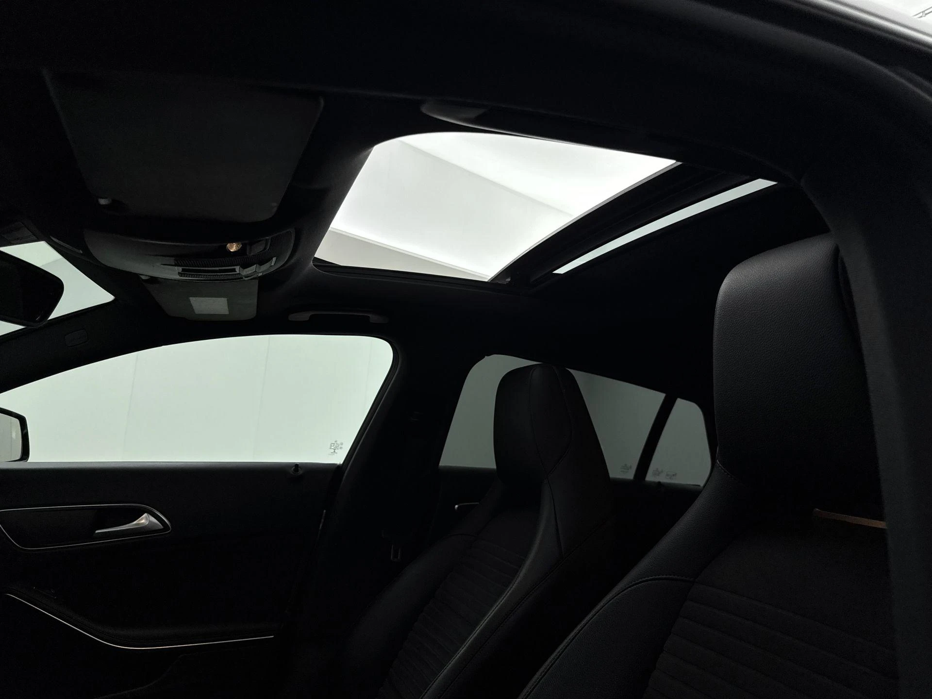 Mercedes-Benz-CLA-image-15