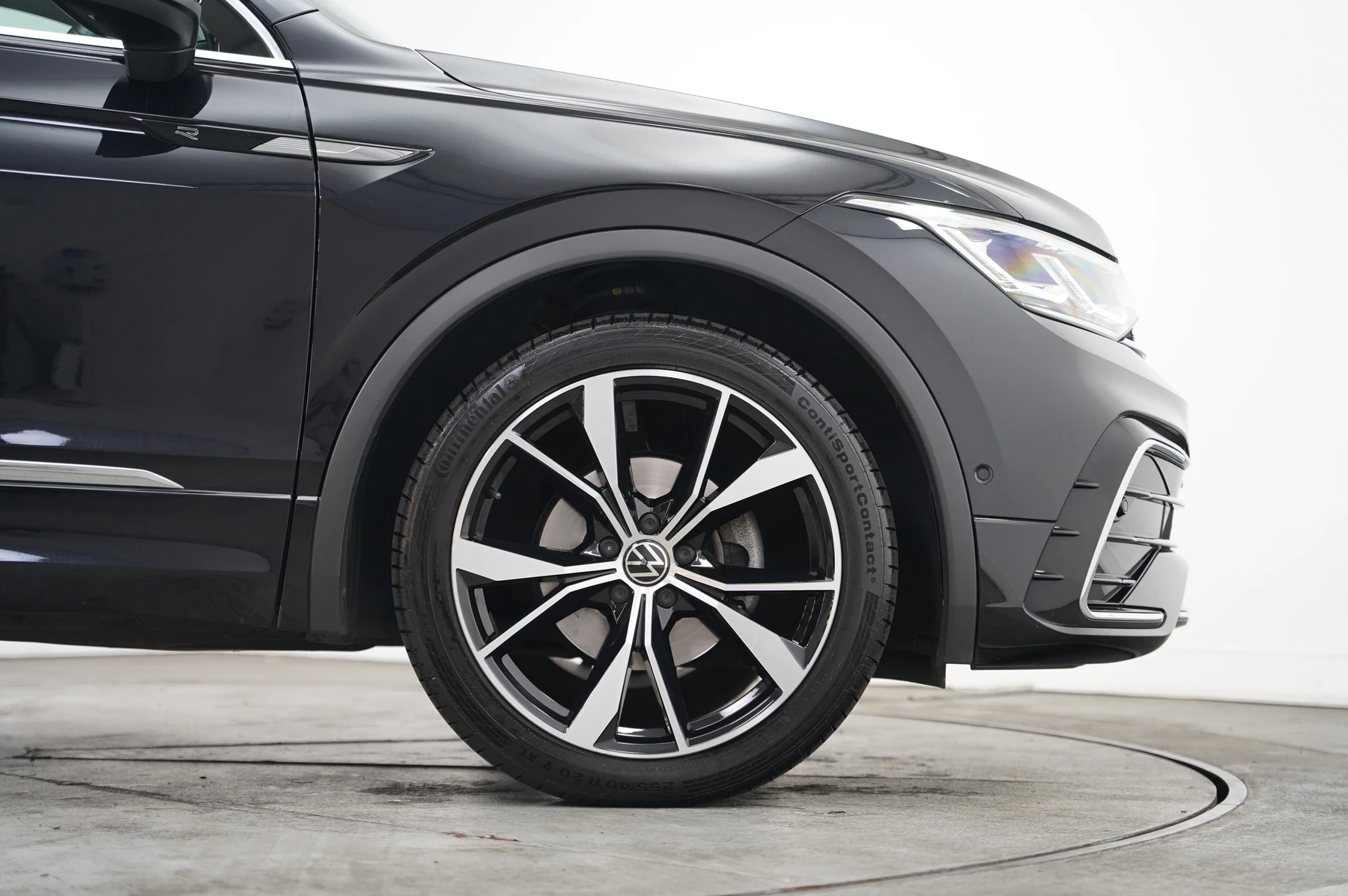 Volkswagen-Tiguan-image-37