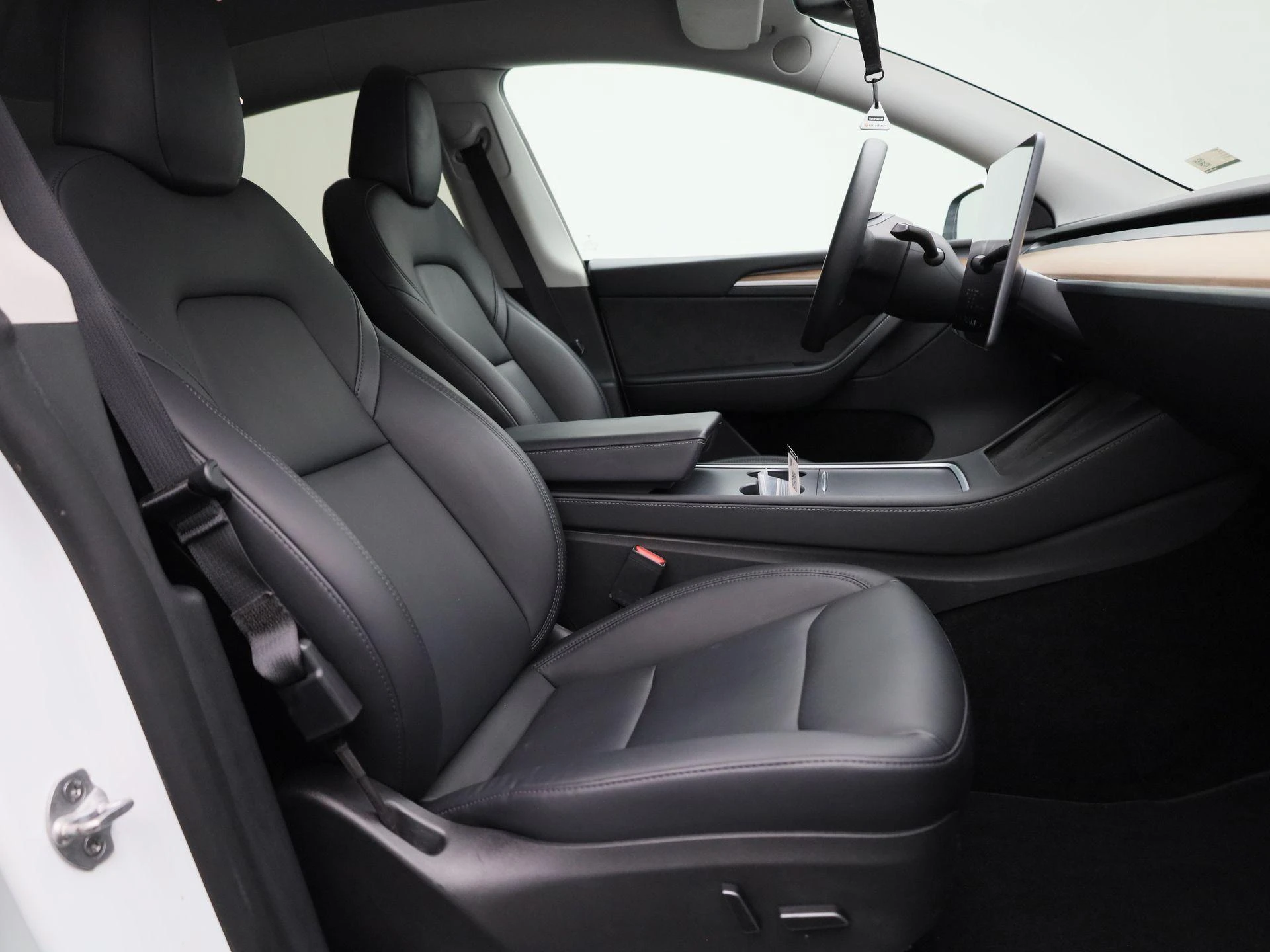 Tesla-Model Y-image-34