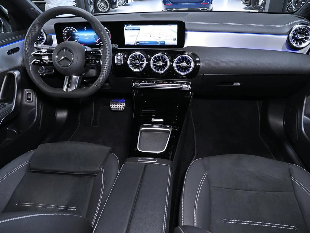 Mercedes-Benz-CLA 200-image-13