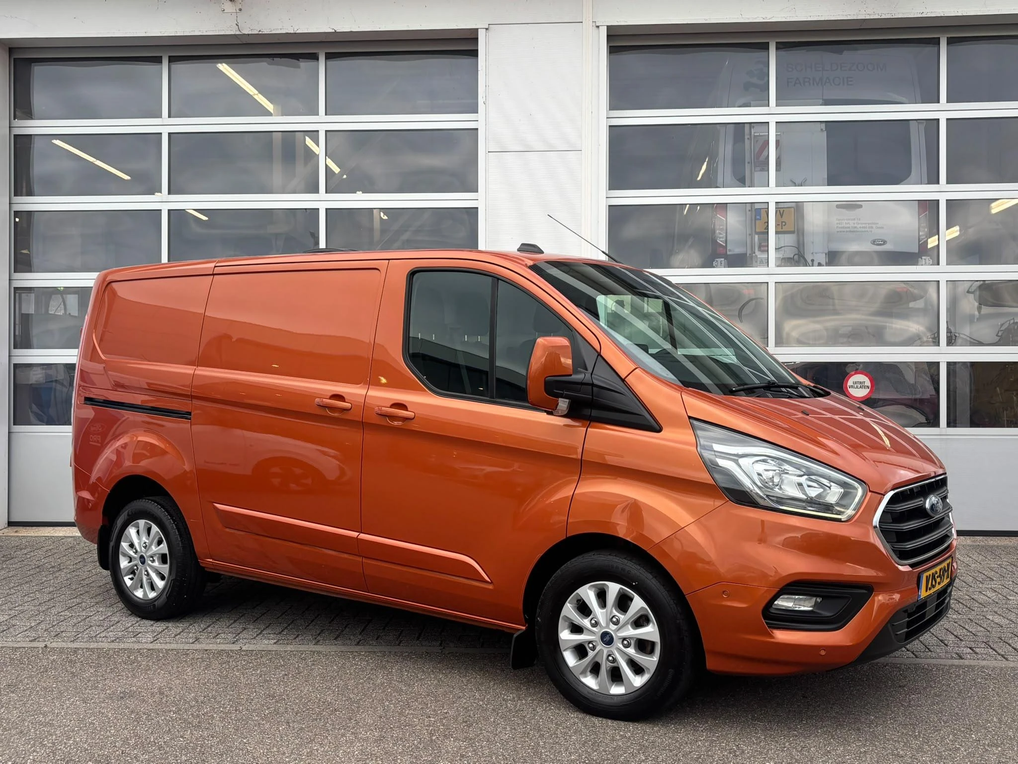 Ford-Transit Custom-image-3