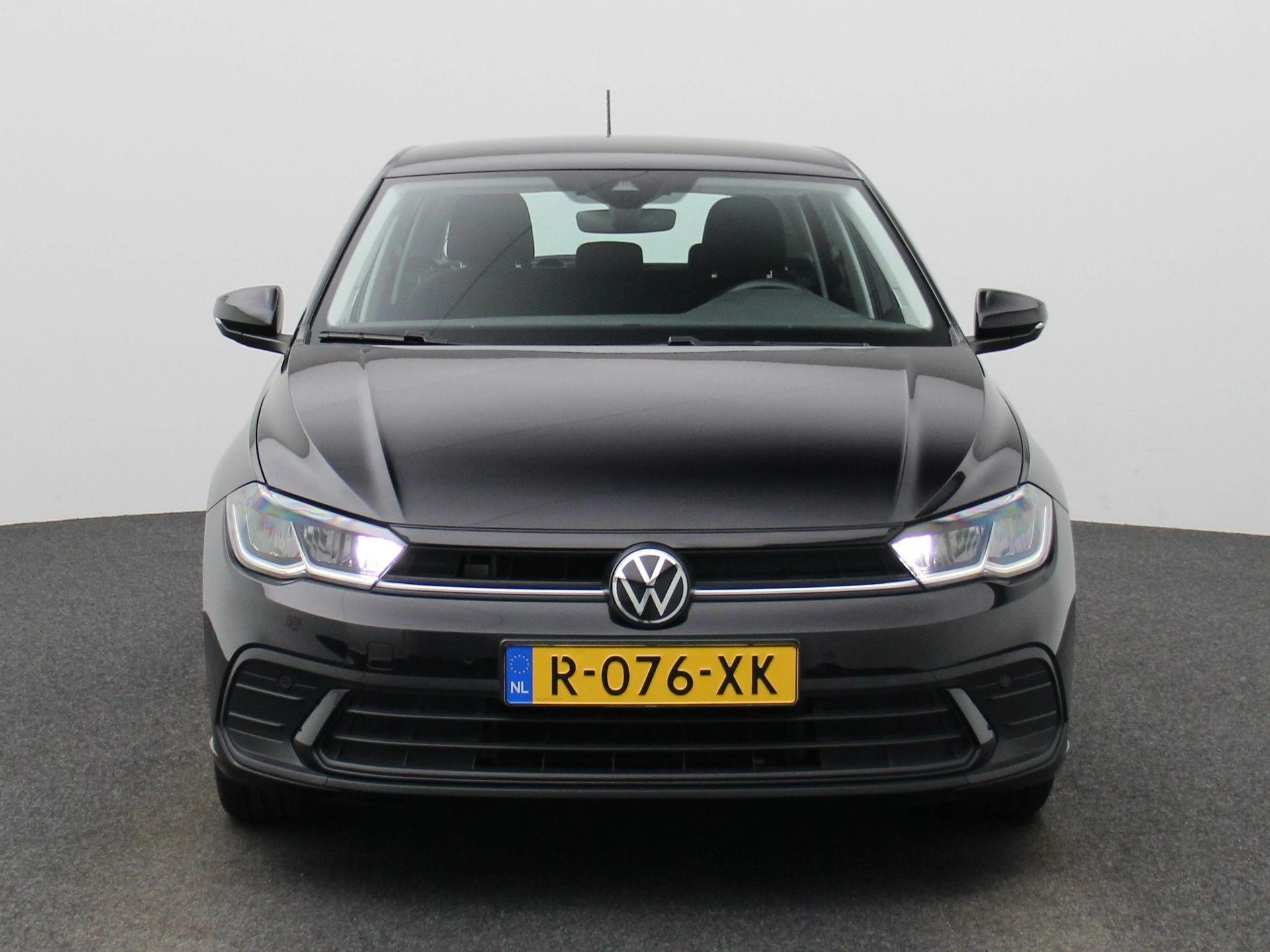 Volkswagen-Polo-image-2
