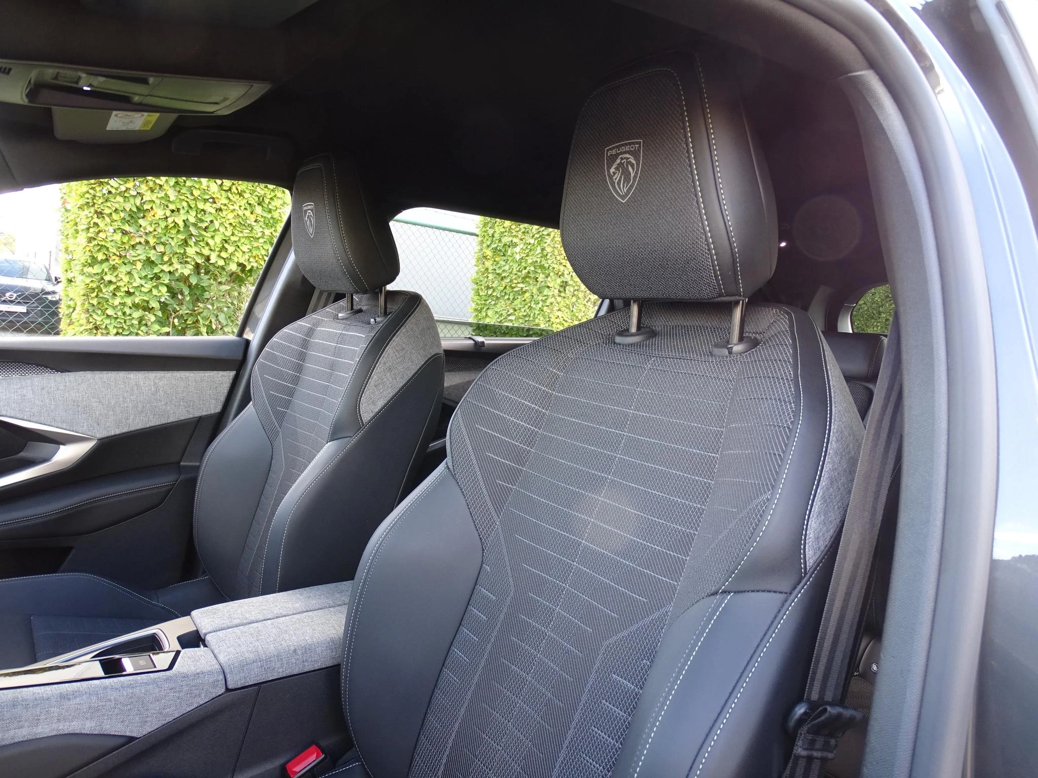 Peugeot-e-5008-image-13